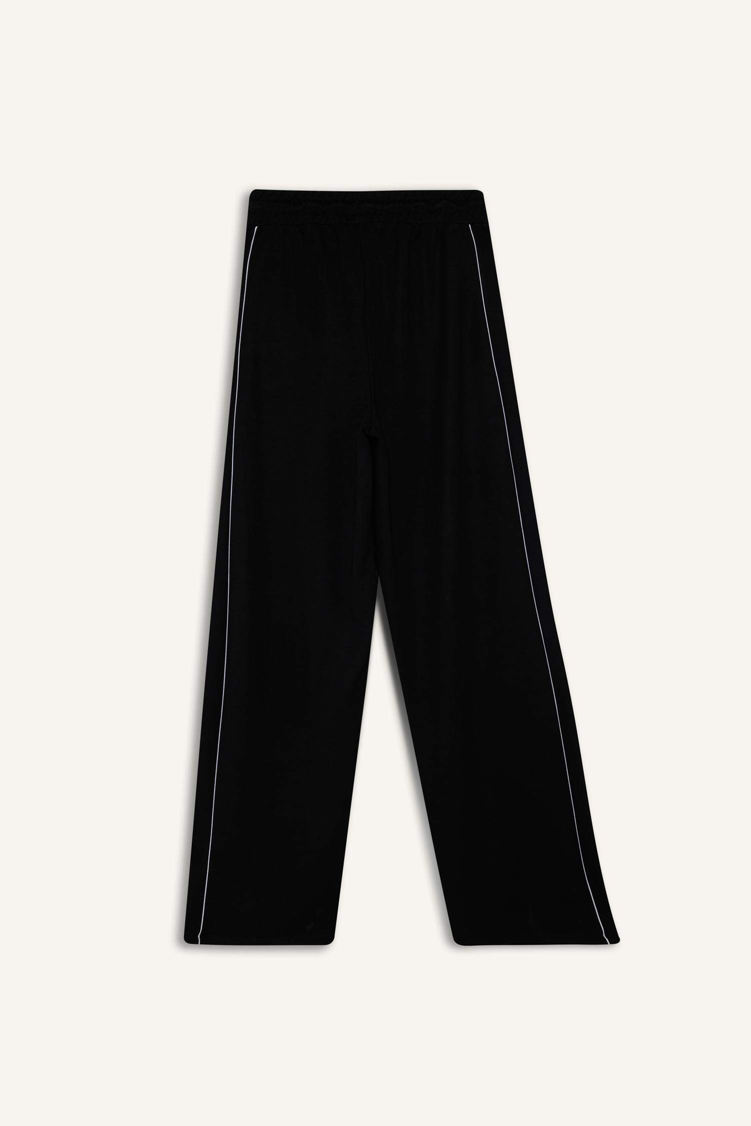 بنطرون قصة مستقيمة برجل عادي