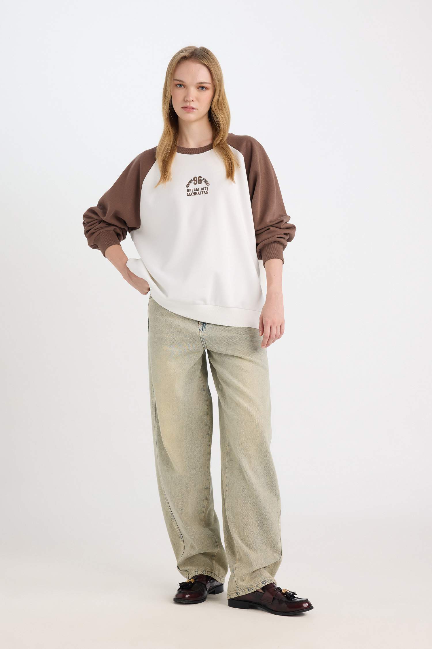 سويت شيرت قصة فضفاضة برقبة مستديرة