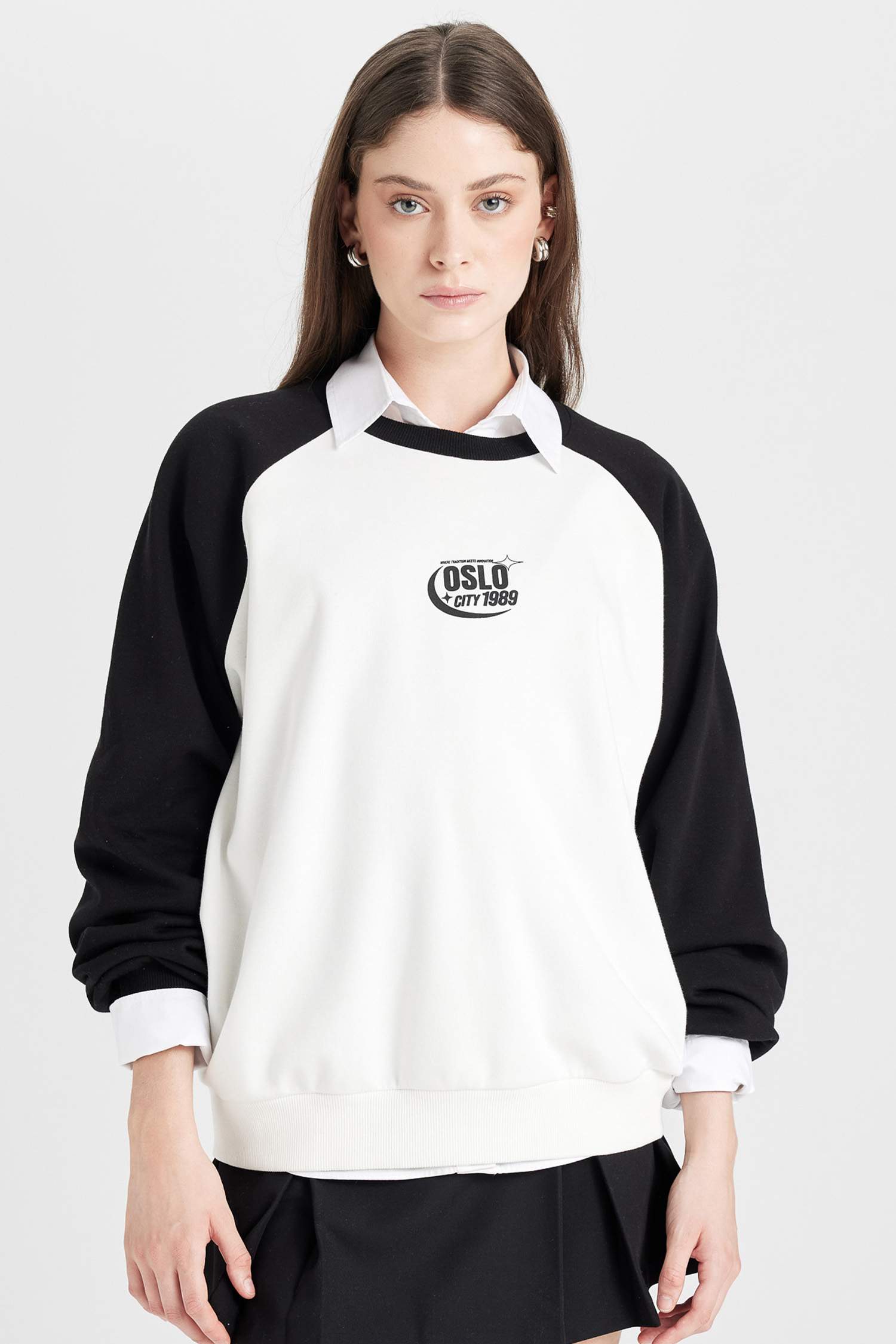 Loose Fit Color Block Printed Sweatshirt