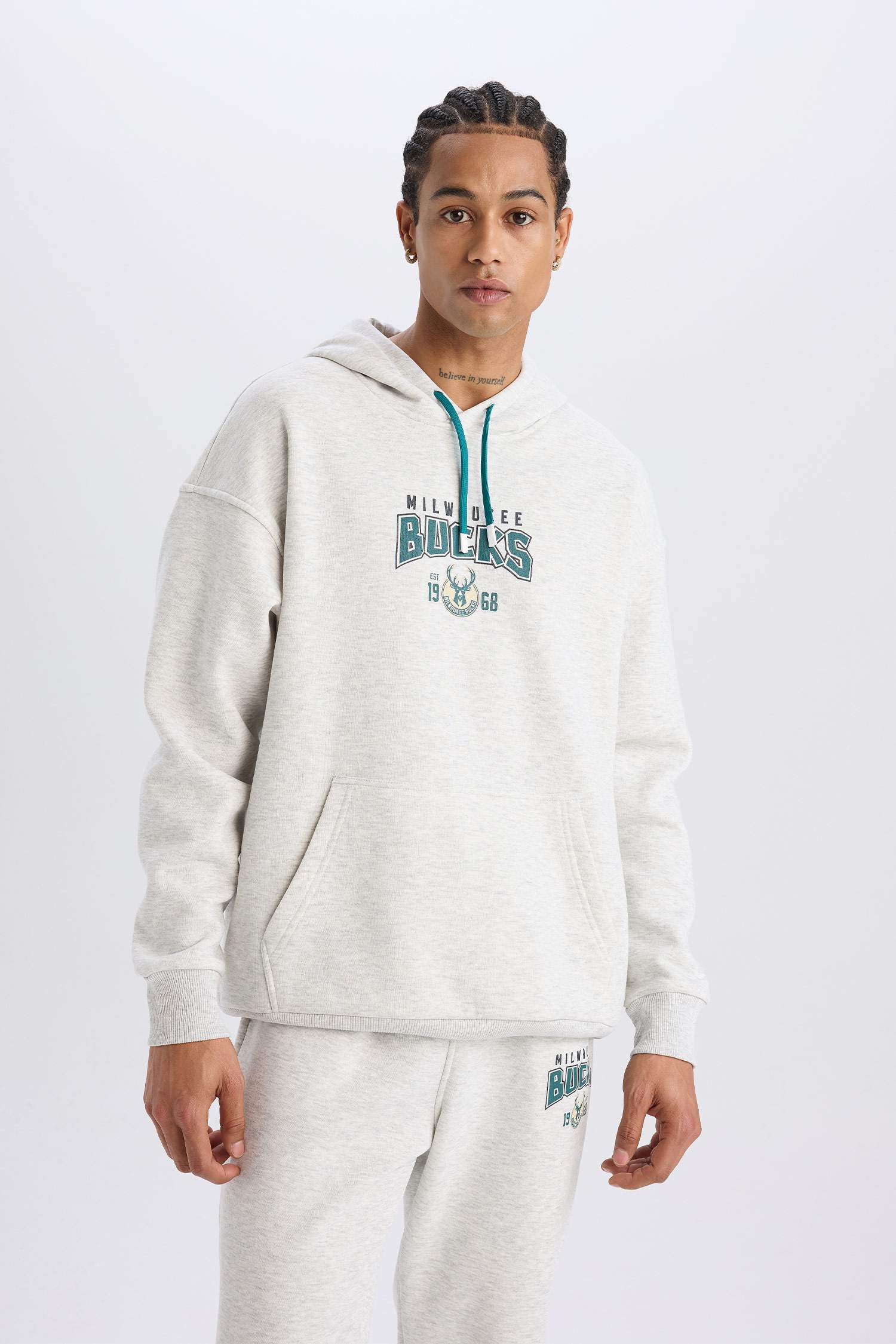 NBA Milwaukee Bucks Oversize Geniş Kalıp Kapüşonlu Sırt Baskılı Kalın Sweatshirt