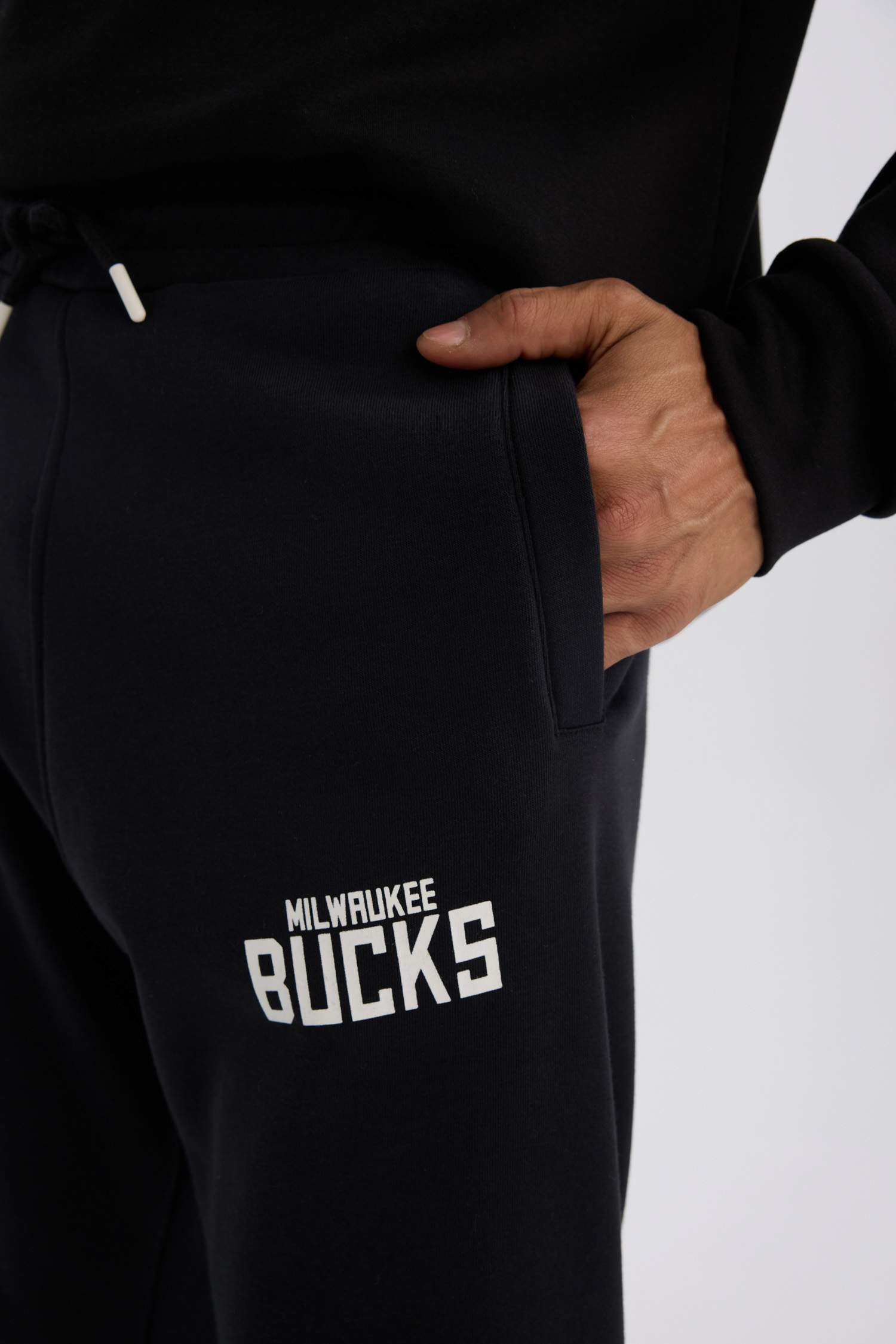 NBA Milwaukee Bucks Kalın Jogger Eşofman Altı Beli Bağcıklı Standart Fit Cepli