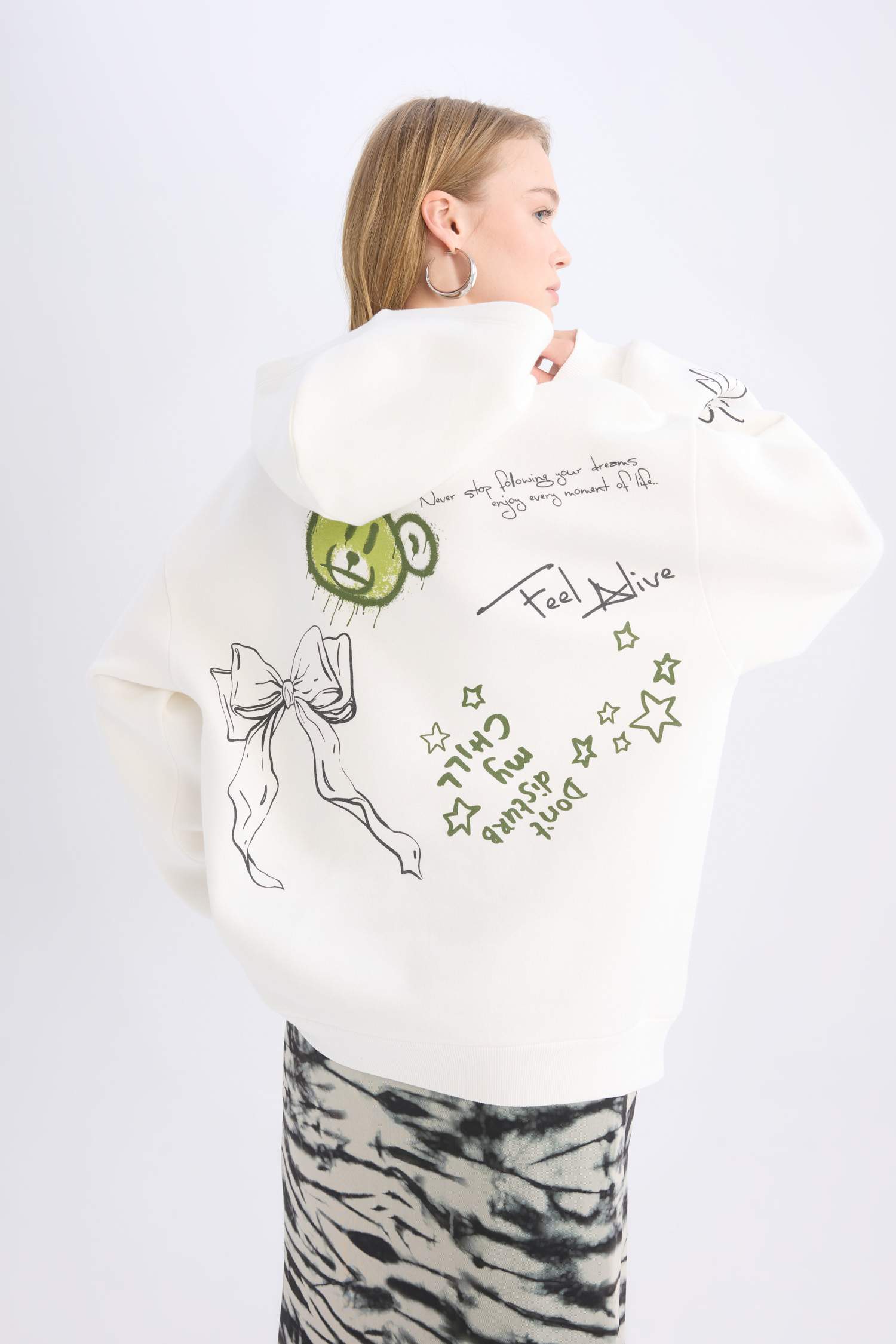 Sweat à capuche oversize avec un imprimé dans le dos