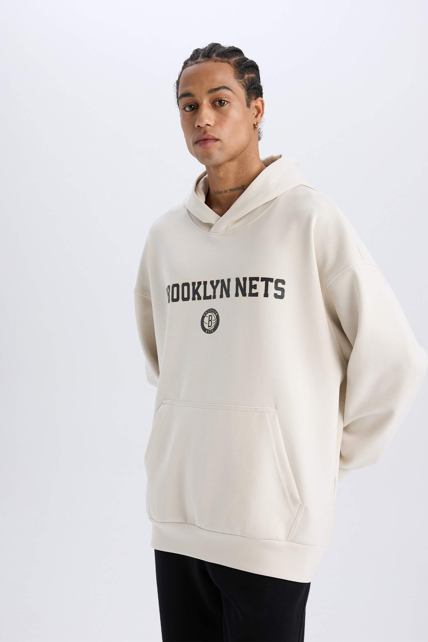 DeFactoFit NBA Brooklyn Nets Oversize Geniş Kalıp Kapüşonlu Sırt Baskılı Skuba Dalgıç Kumaş Sweatshirt