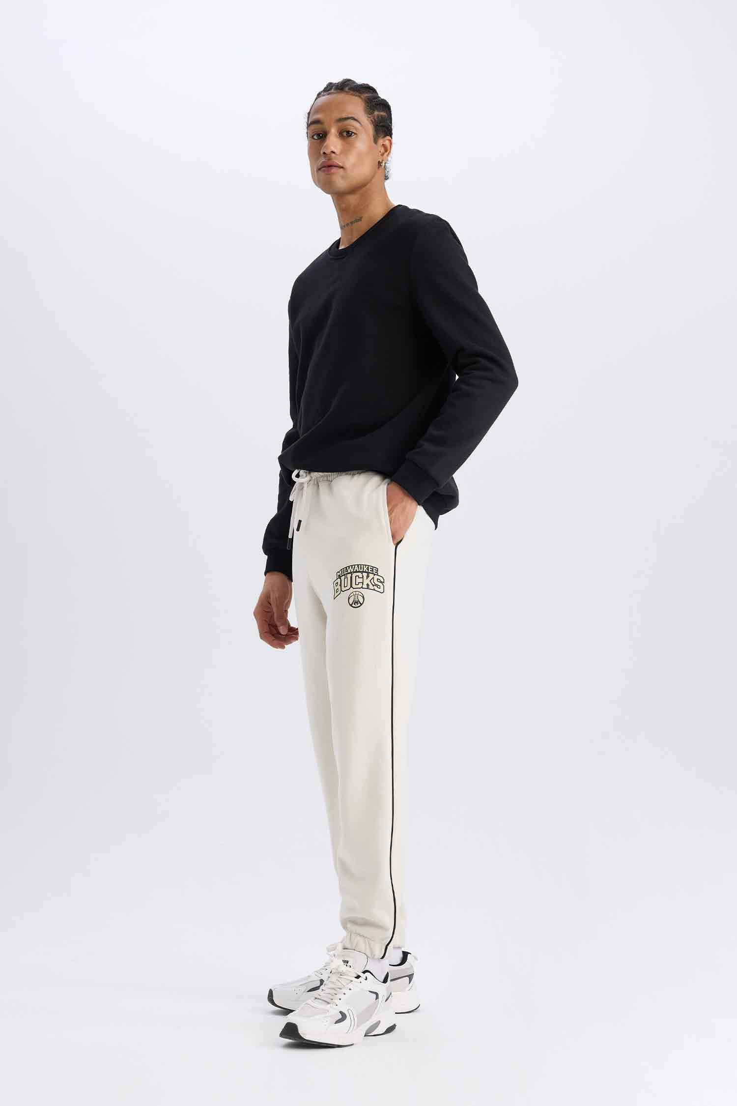 DeFactoFit NBA Milwaukee Bucks Jogger Eşofman Altı Standart Fit Cepli Esnek Bantlı Paça Skuba Dalgıç Kumaş 