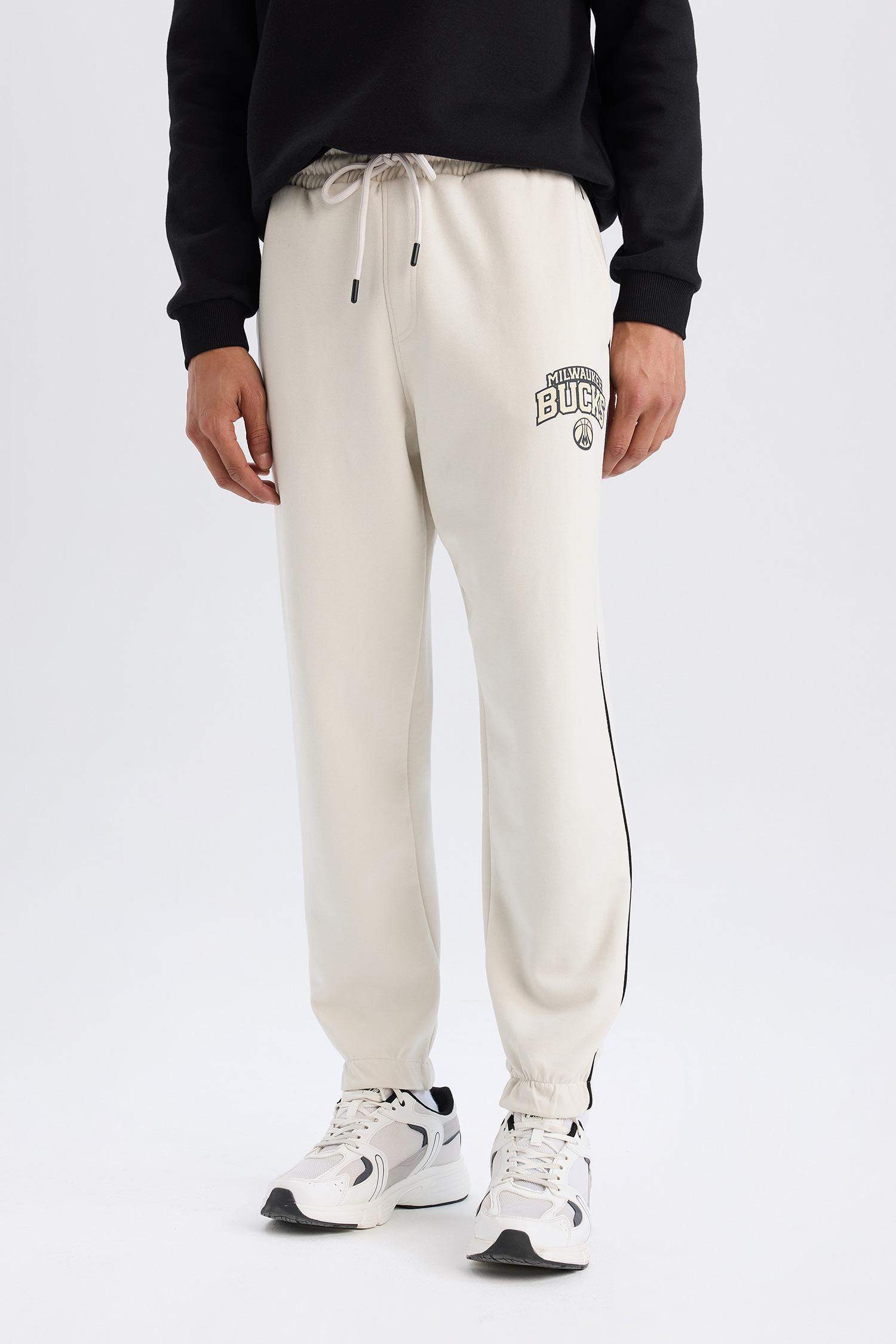 DeFactoFit NBA Milwaukee Bucks Jogger Eşofman Altı Standart Fit Cepli Esnek Bantlı Paça Skuba Dalgıç Kumaş 