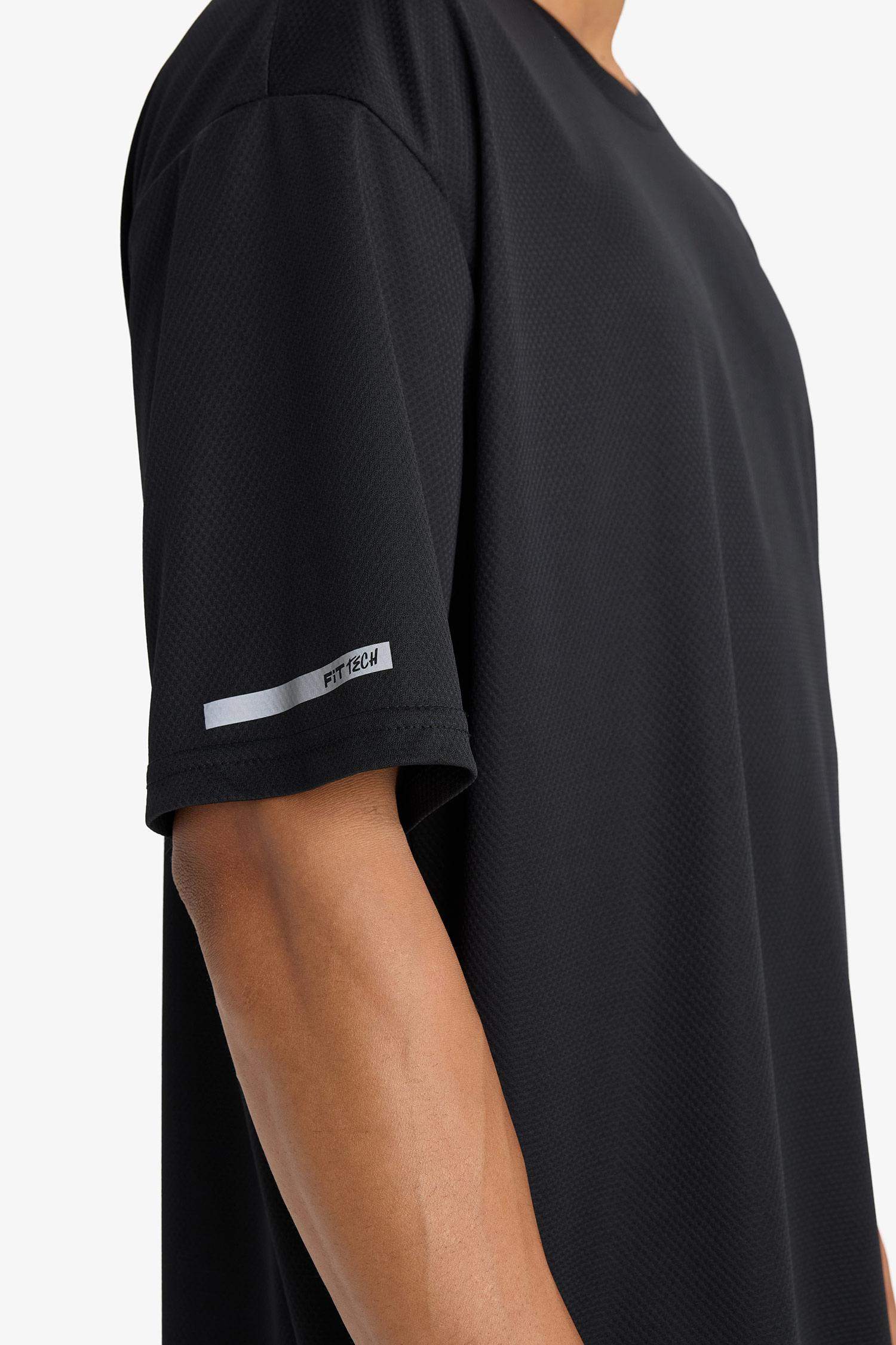 تيشيرت رياضي نص ردن اوفر سايز من DeFactoFit