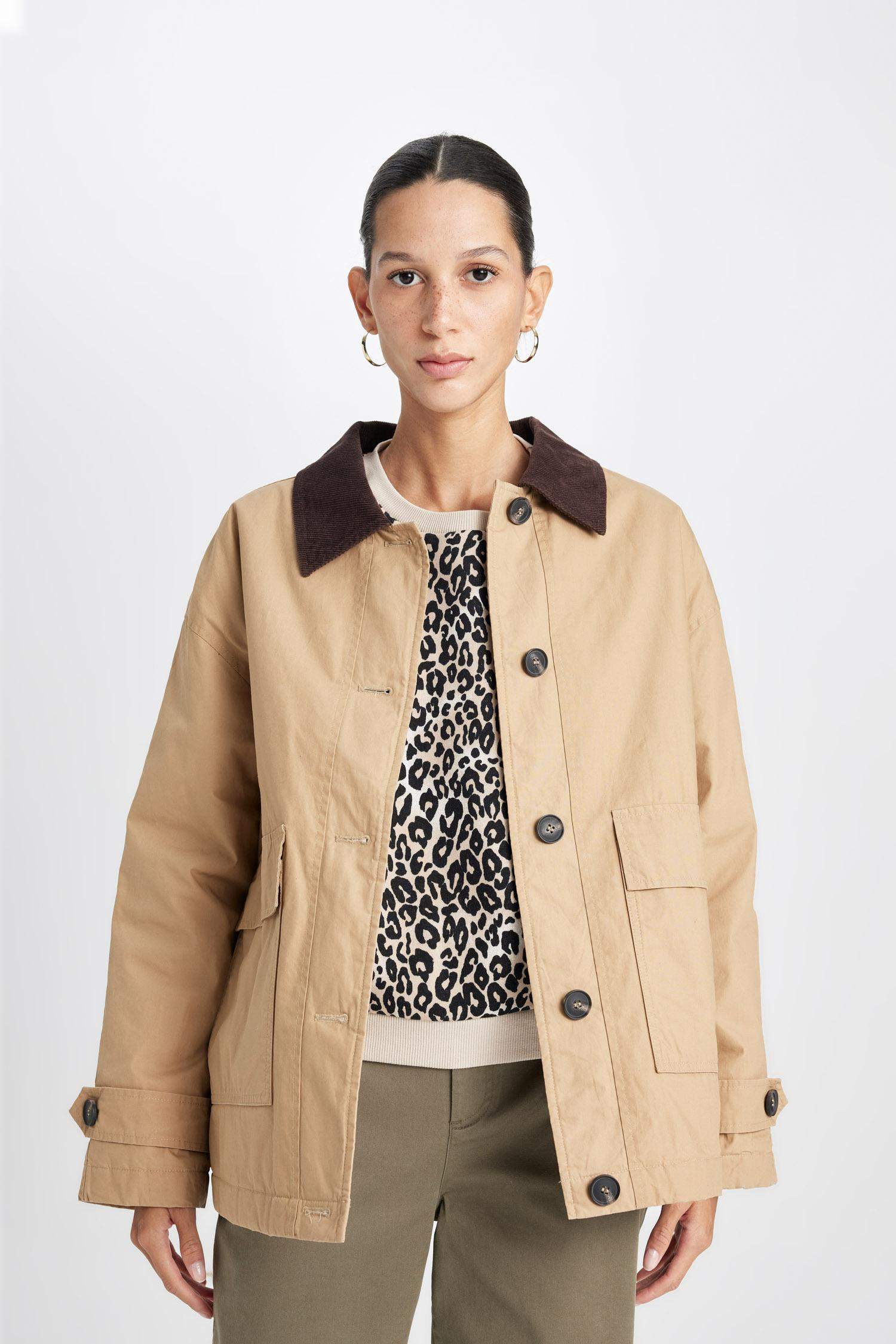 Polo Yaka Mevsimlik Hafif Mont Düğmeli Cepli Apoletli Basic Düz