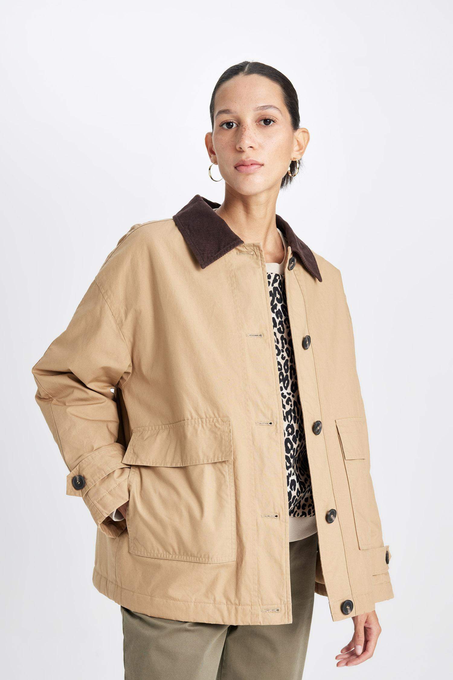 Polo Yaka Mevsimlik Hafif Mont Düğmeli Cepli Apoletli Basic Düz