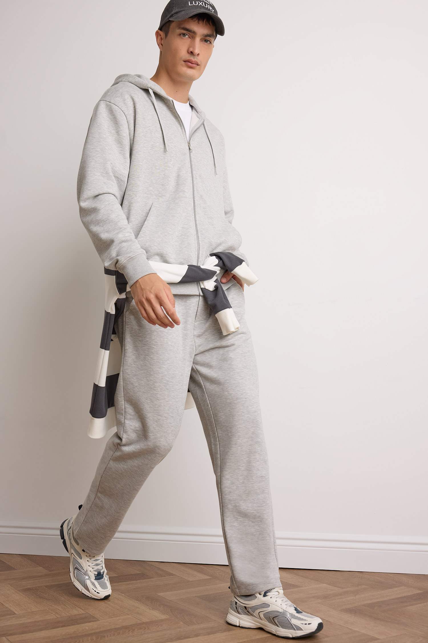 Regular Fit Basic Düz Beli Bağcıklı Düz Paça Cepli Eşofman Altı