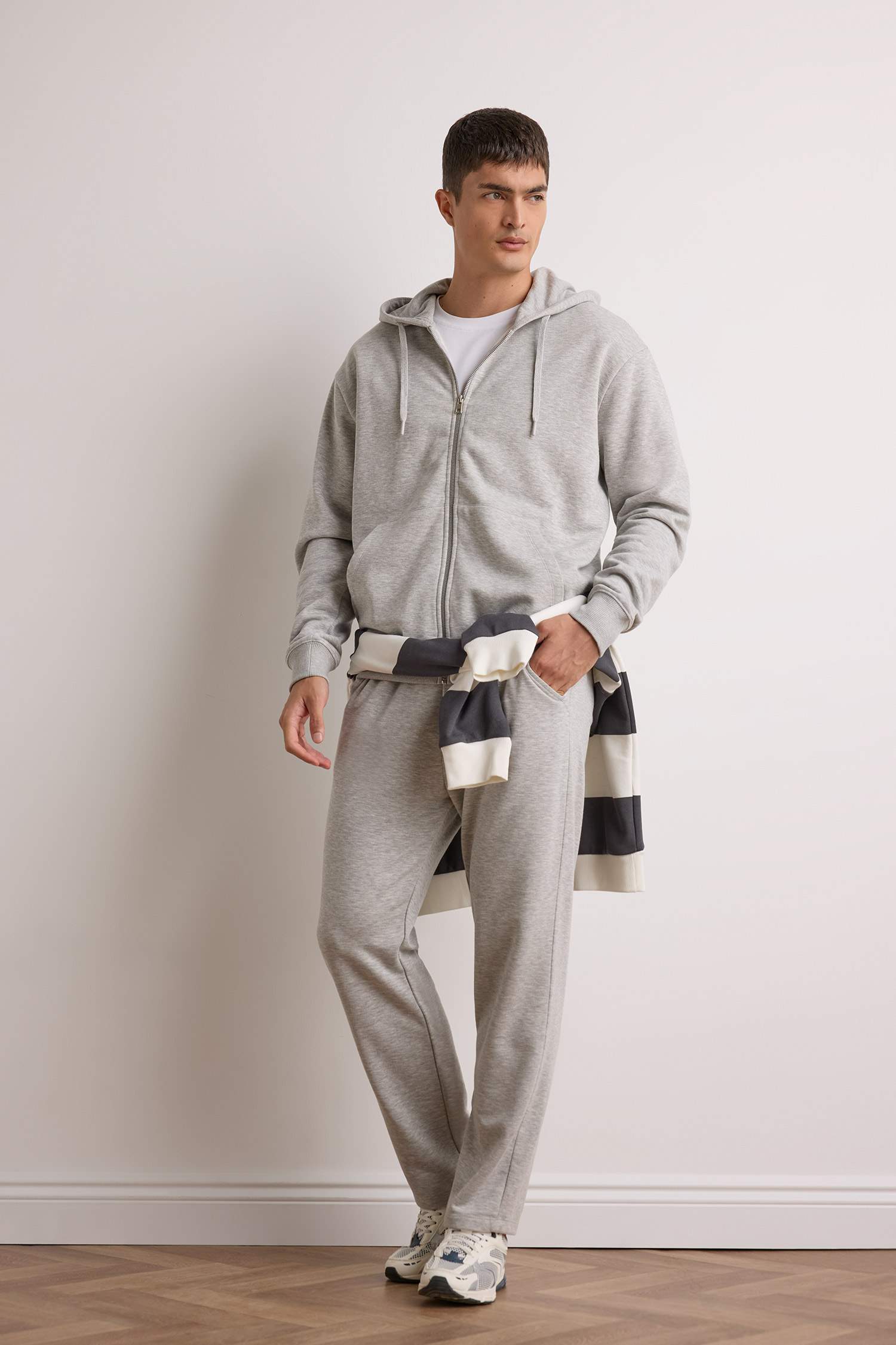 Regular Fit Basic Düz Beli Bağcıklı Düz Paça Cepli Eşofman Altı