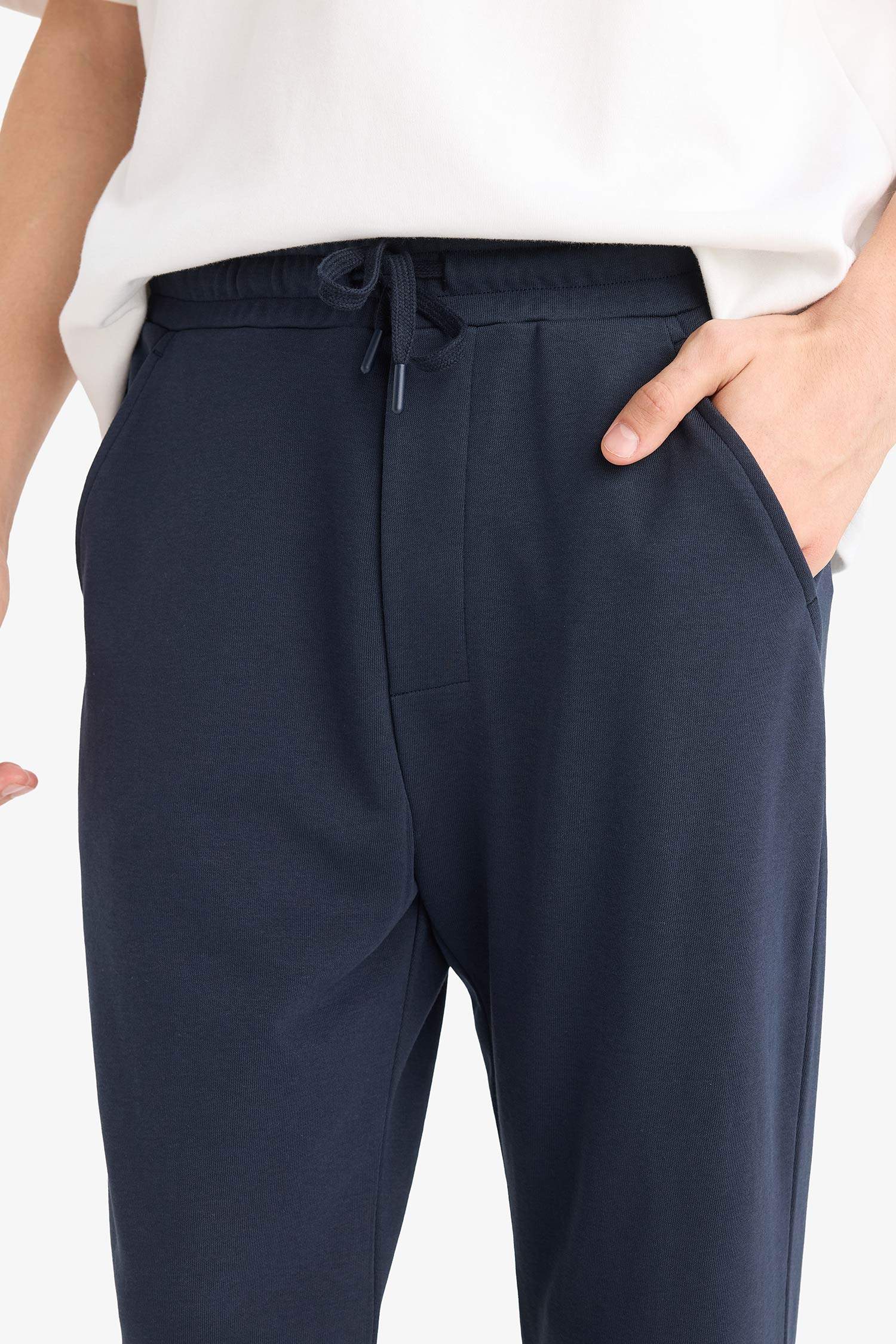 Regular Fit Basic Düz Beli Bağcıklı Düz Paça Cepli Eşofman Altı	