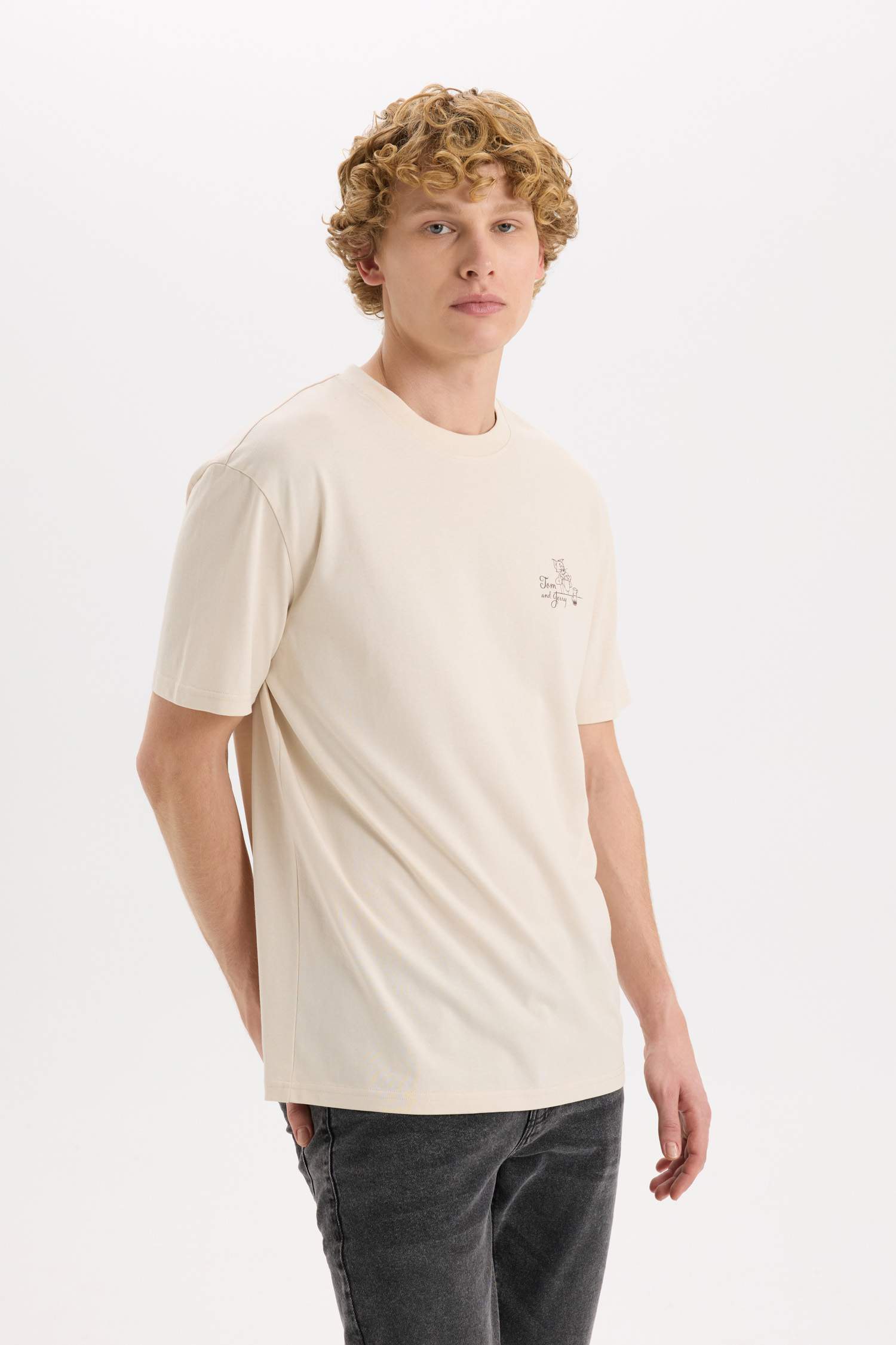 %100 Pamuk Tom & Jerry Regular Fit Bisiklet Yaka Sırt Baskılı Kısa Kollu Tişört