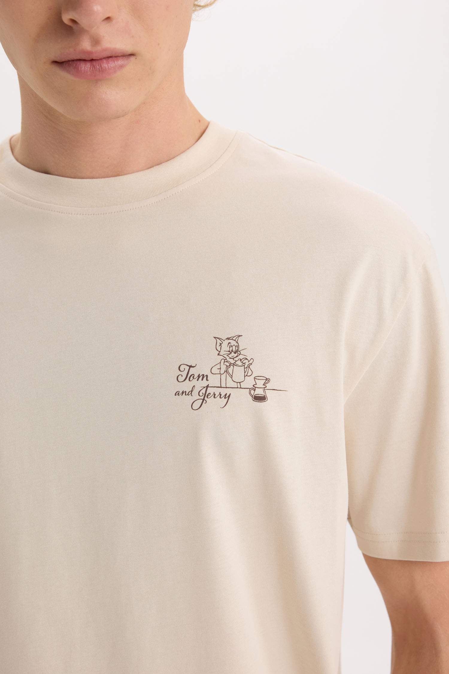 %100 Pamuk Tom & Jerry Regular Fit Bisiklet Yaka Sırt Baskılı Kısa Kollu Tişört