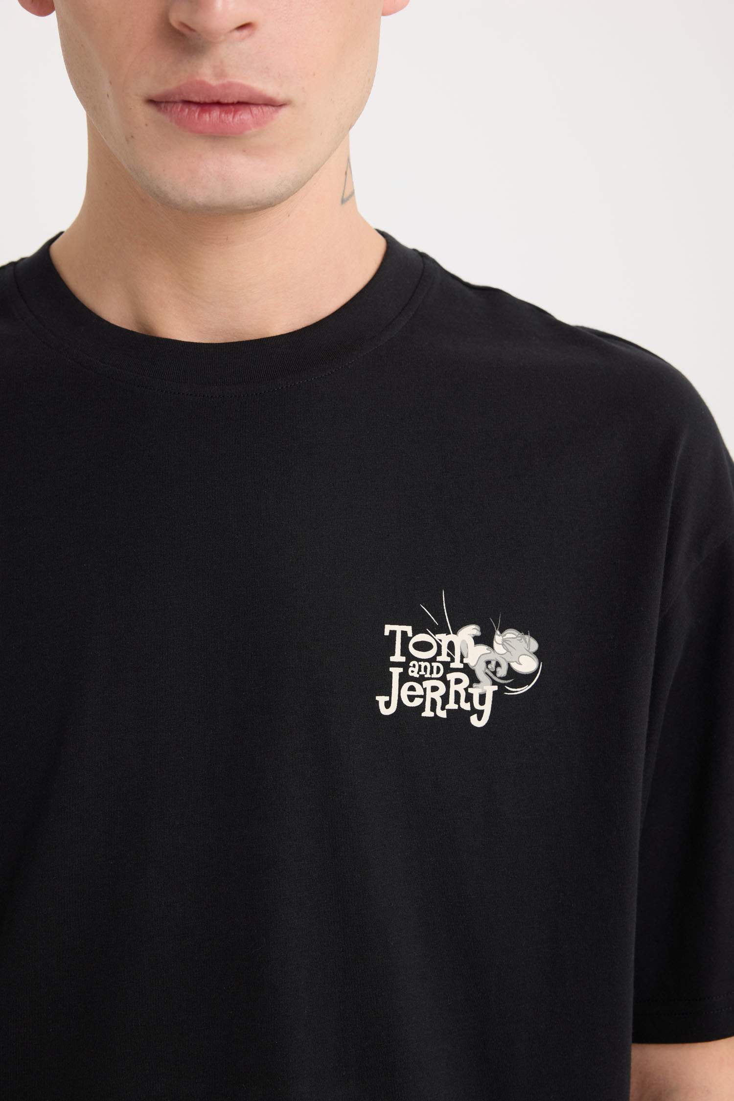 %100 Pamuk Tom & Jerry Boxy Fit Bisiklet Yaka Sırt Baskılı Kısa Kollu Tişört