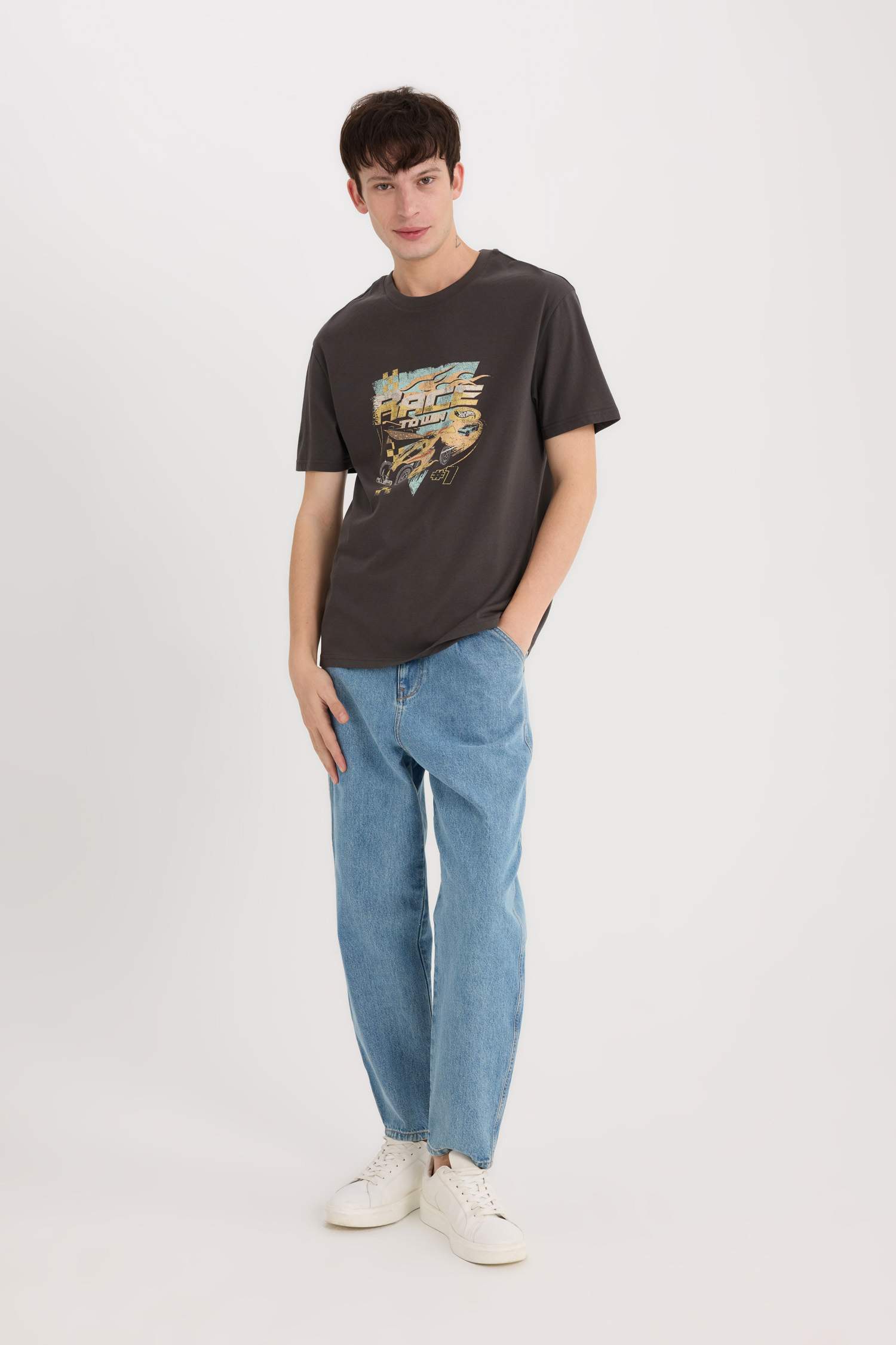 تيشيرت مطبوع قصة عادية برقبة مستديرة