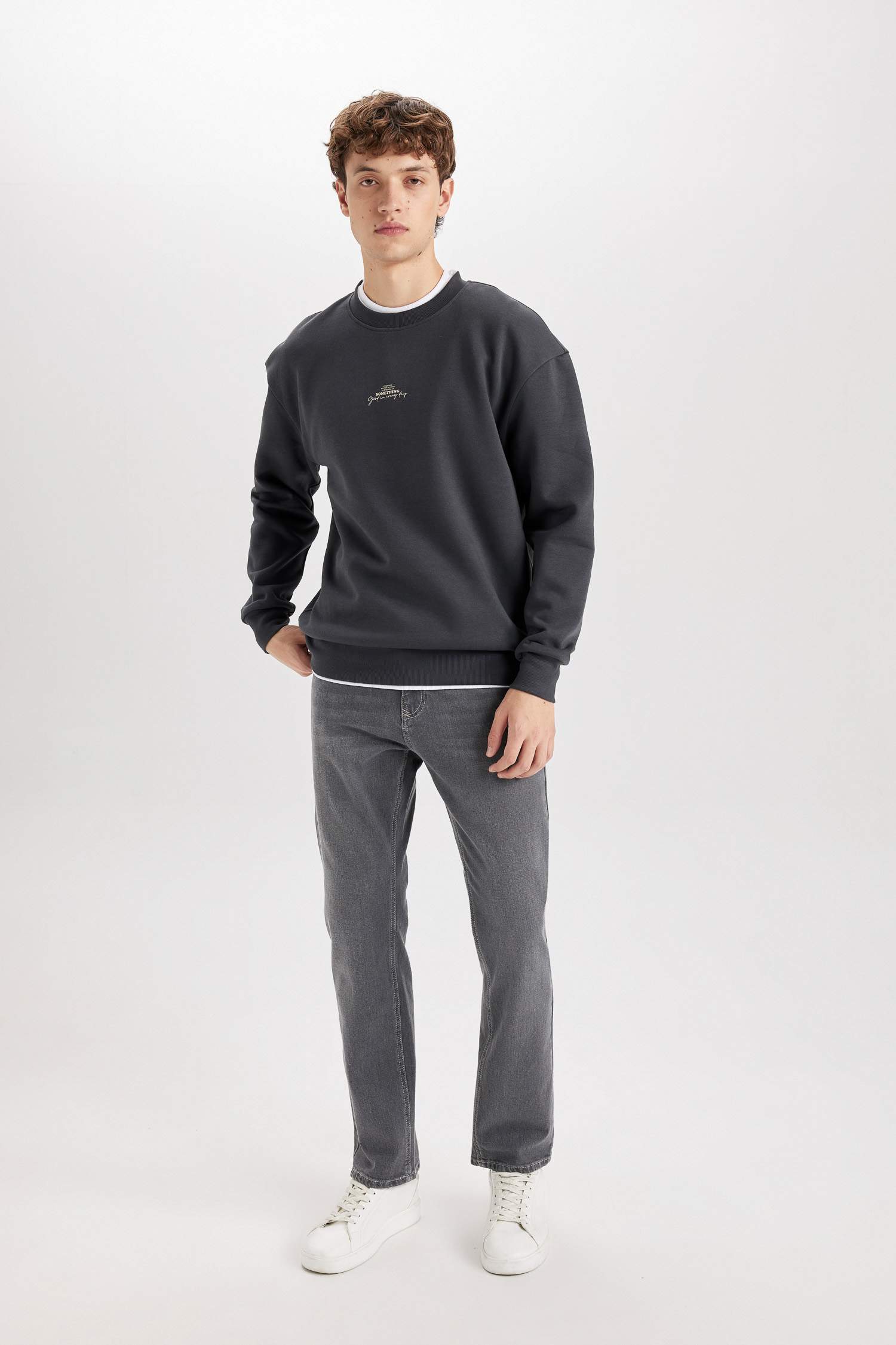 Boxy Fit Printed Long Sleeve Sweatshirt