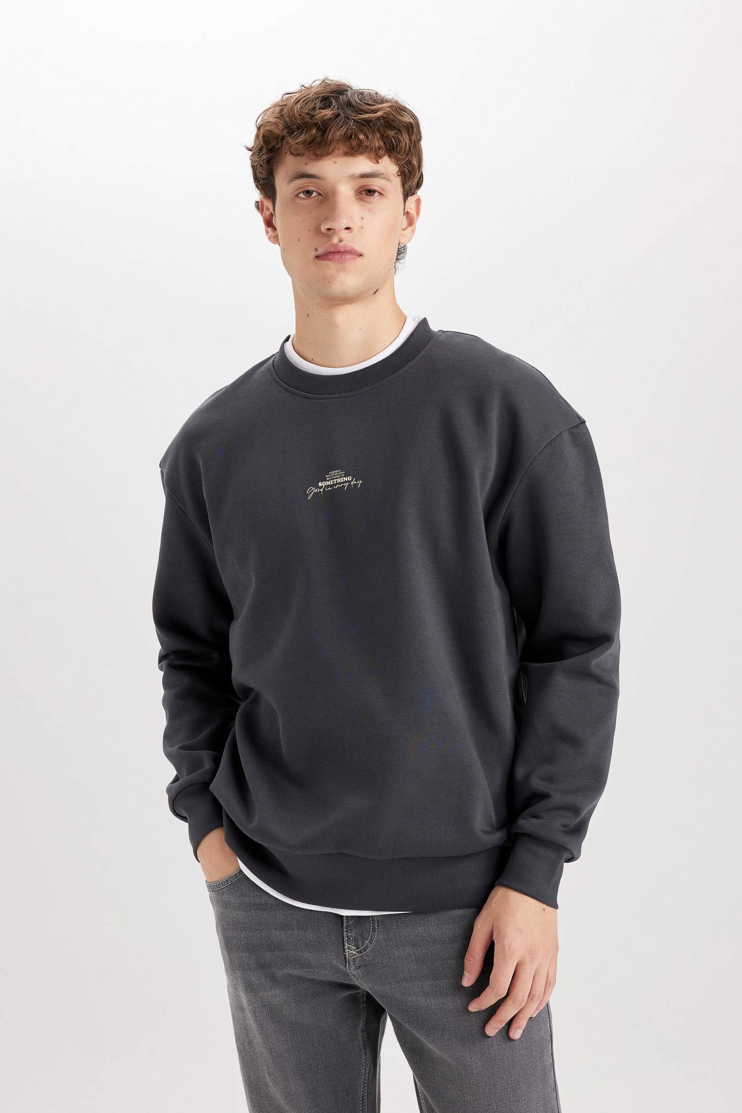 Boxy Fit Printed Long Sleeve Sweatshirt