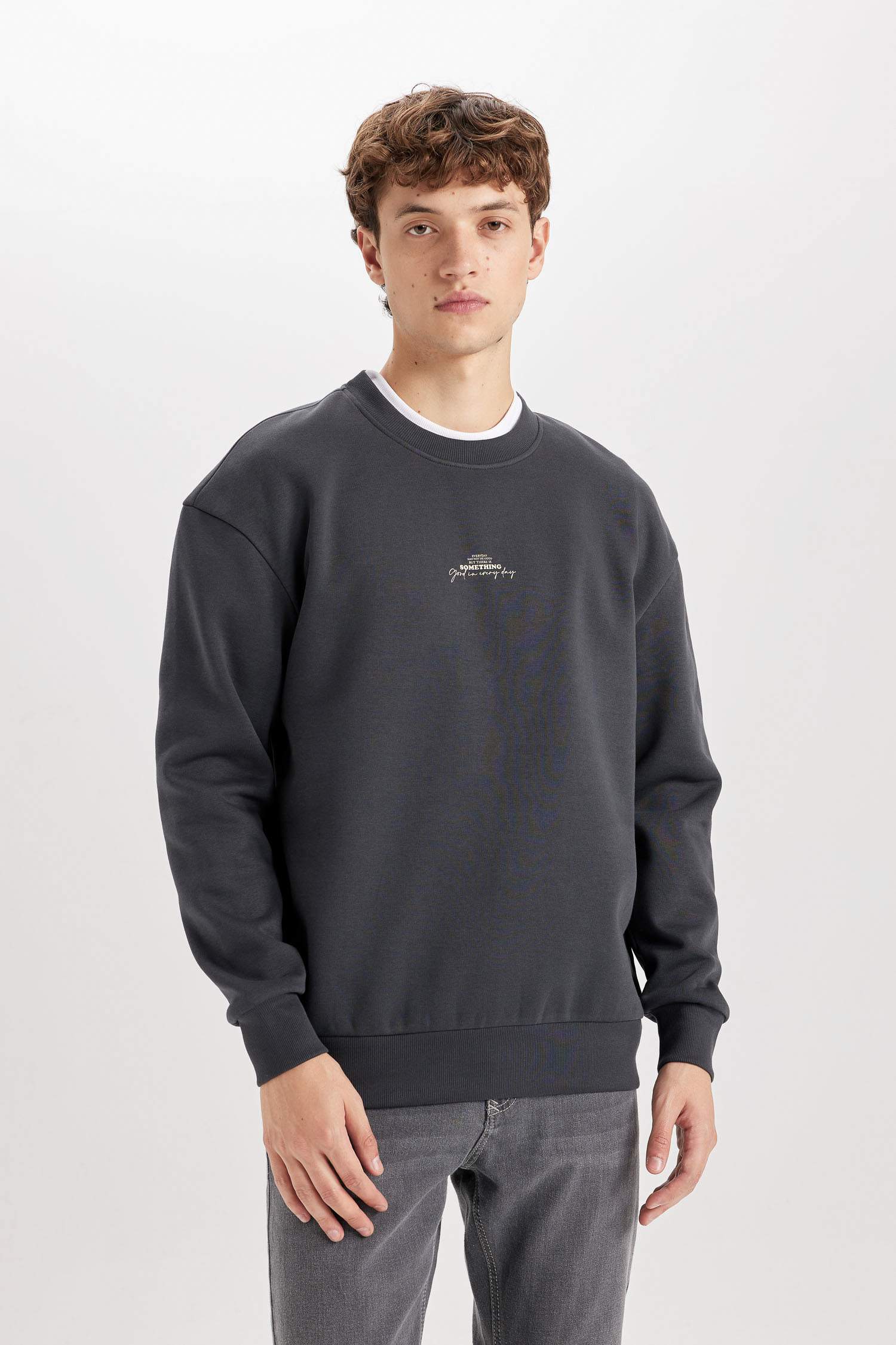 Boxy Fit Printed Long Sleeve Sweatshirt