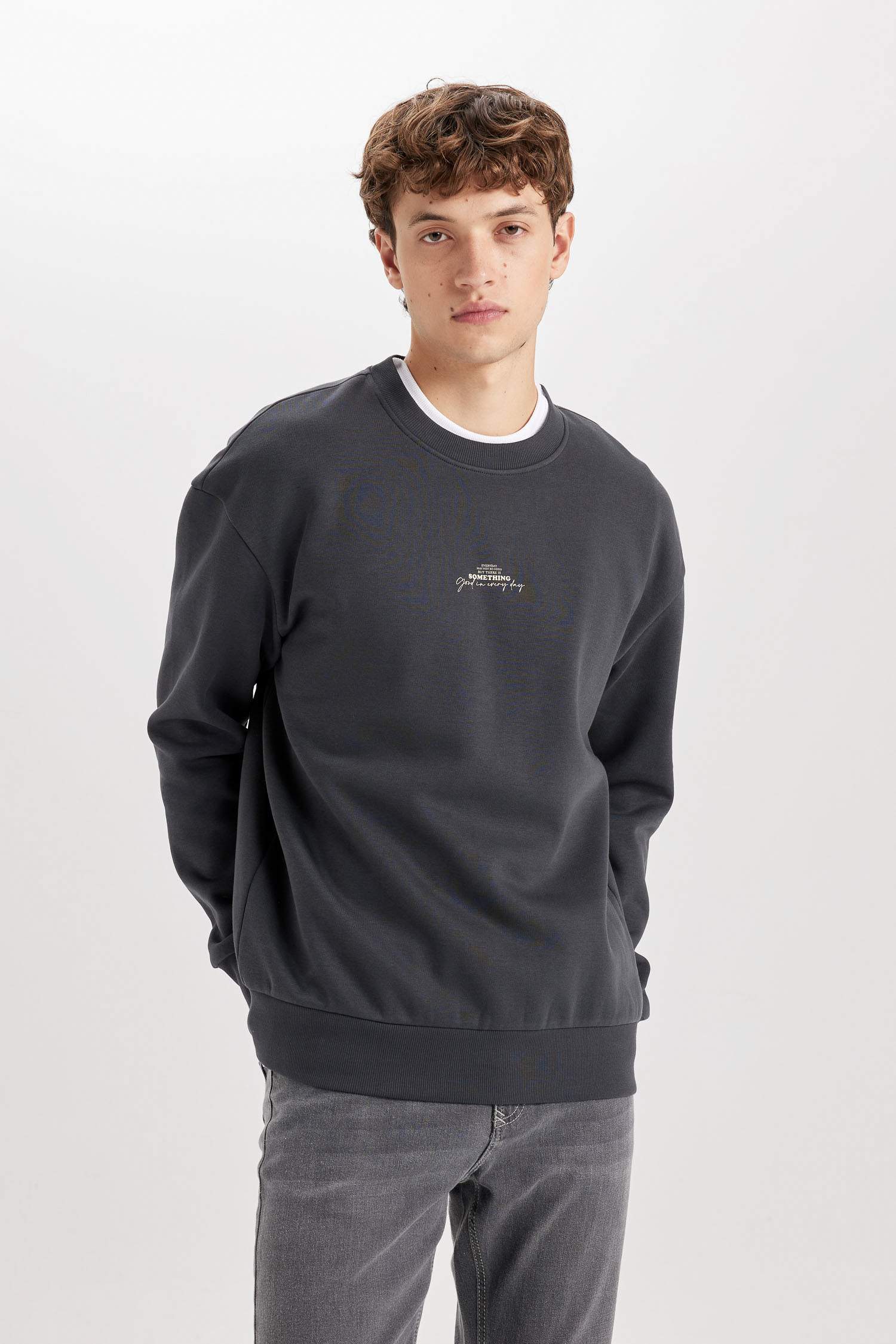 Boxy Fit Printed Long Sleeve Sweatshirt