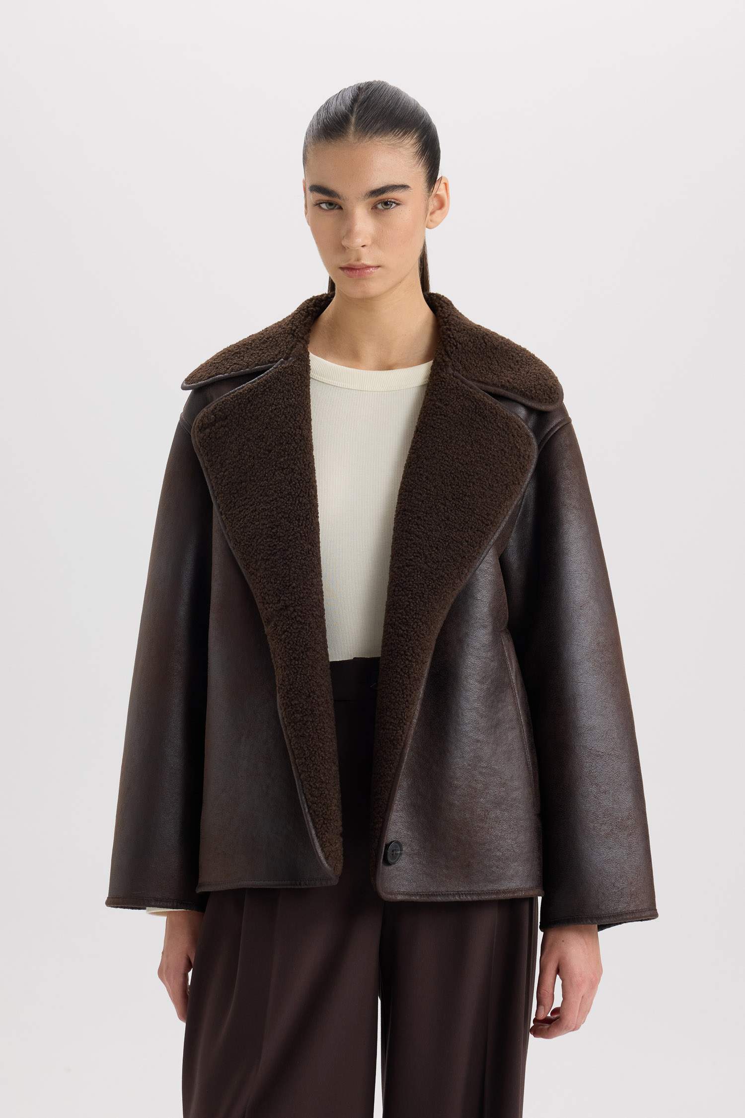 Polo Yaka Pelüş Düğmeli Cepli Astarlı Mevsimlik Suni Deri Ceket Mont