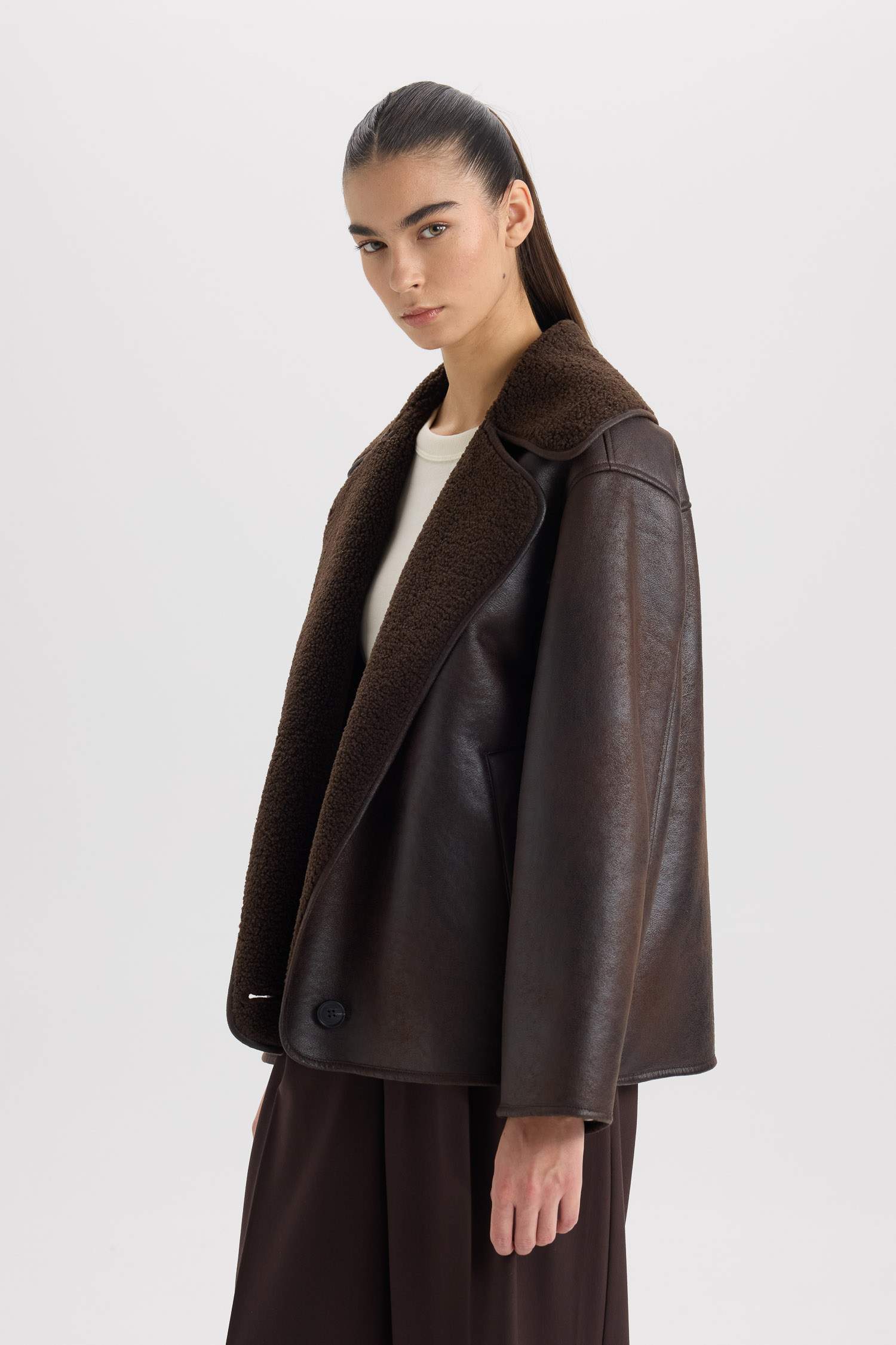 Polo Yaka Pelüş Düğmeli Cepli Astarlı Mevsimlik Suni Deri Ceket Mont