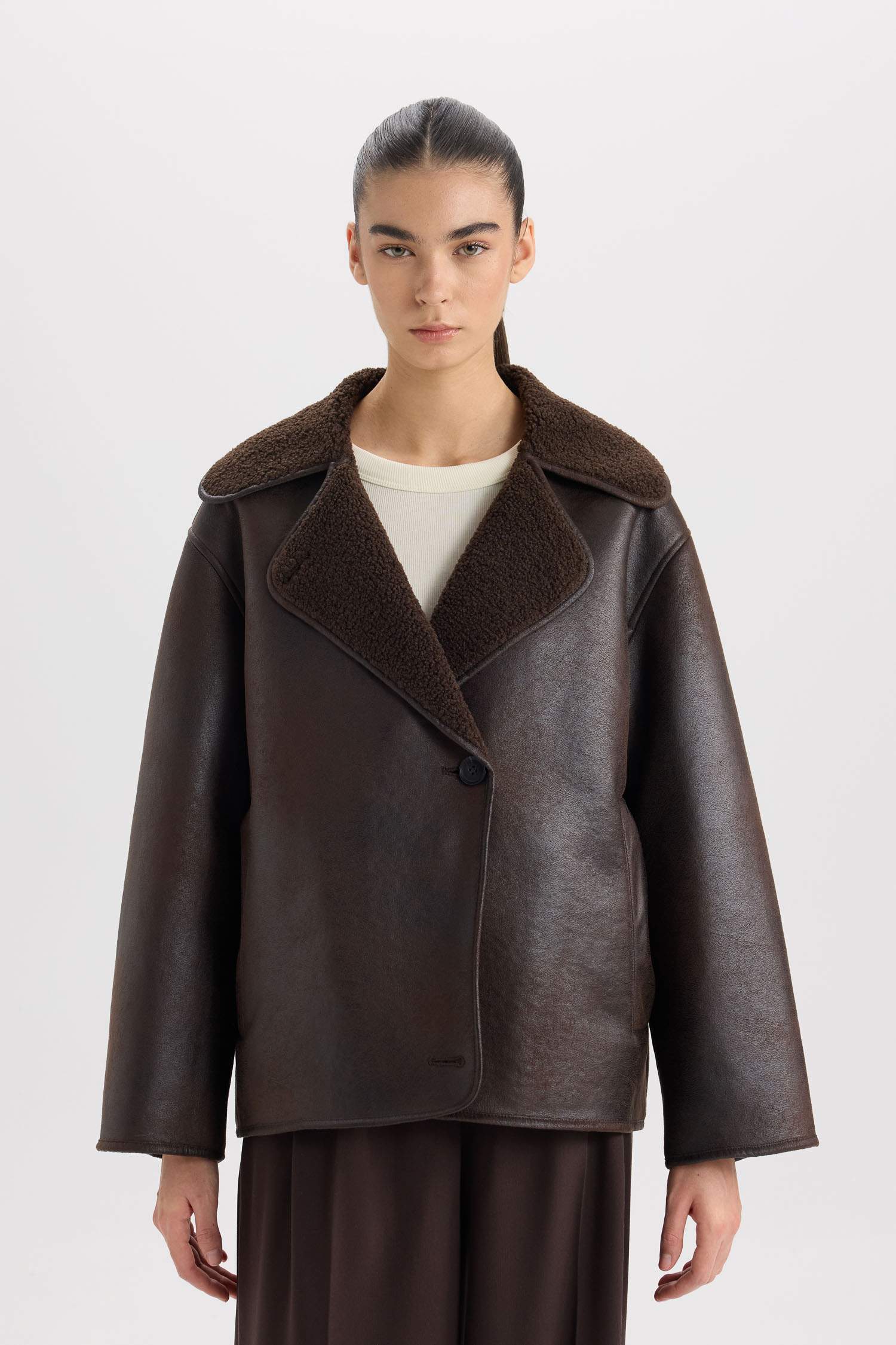 Polo Yaka Pelüş Düğmeli Cepli Astarlı Mevsimlik Suni Deri Ceket Mont