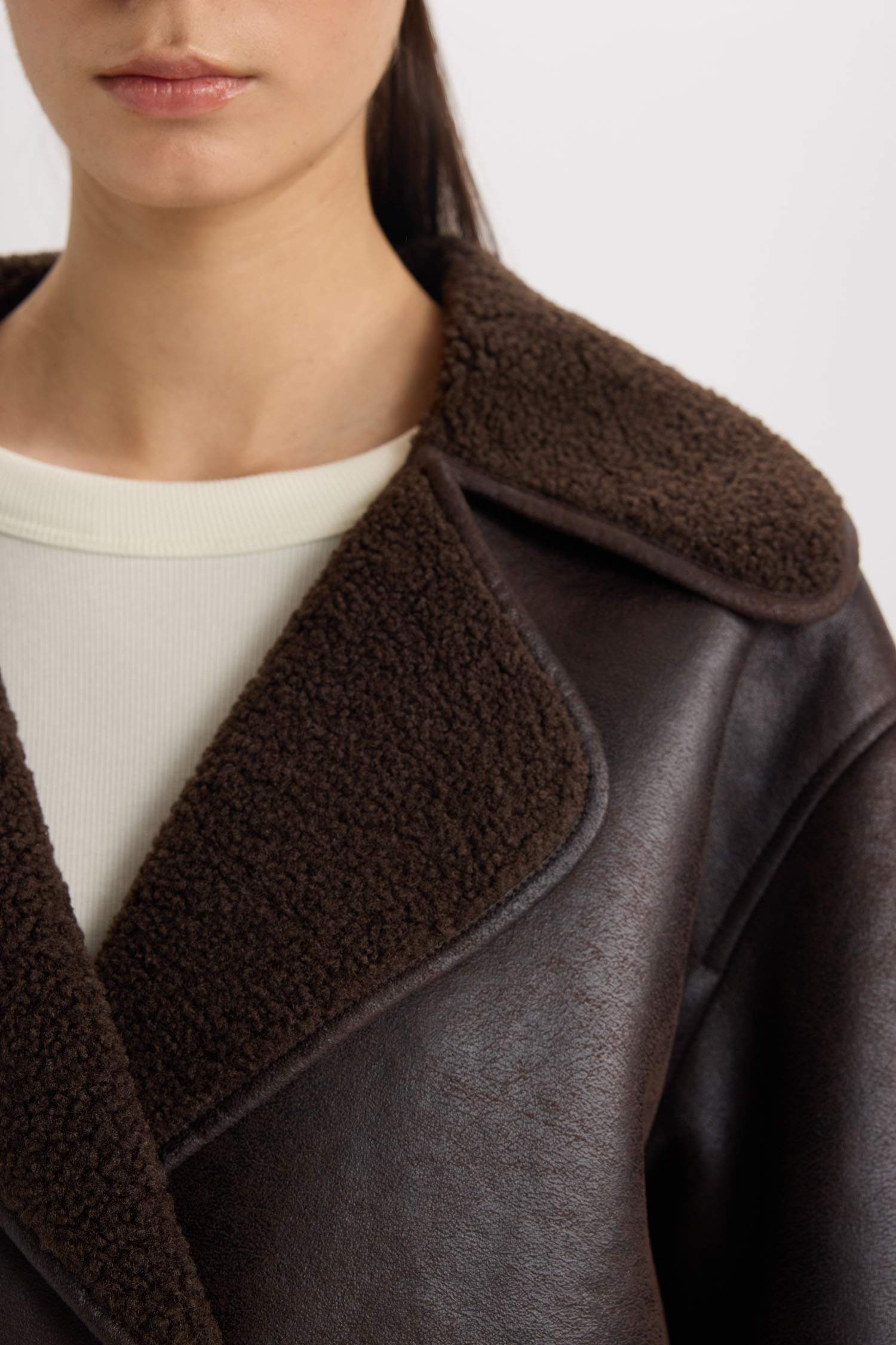 Polo Yaka Pelüş Düğmeli Cepli Astarlı Mevsimlik Suni Deri Ceket Mont