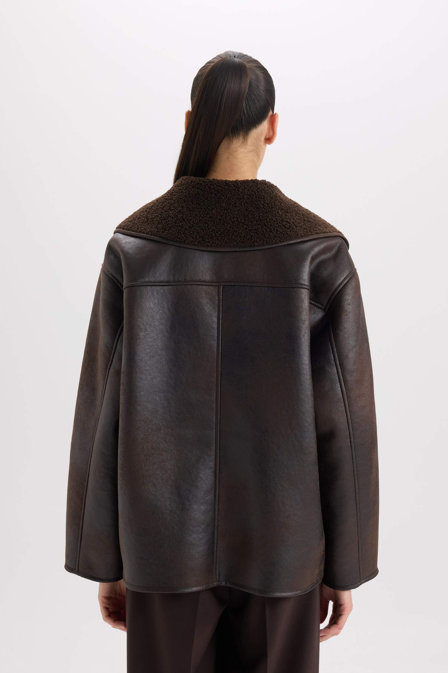 Polo Yaka Pelüş Düğmeli Cepli Astarlı Mevsimlik Suni Deri Ceket Mont