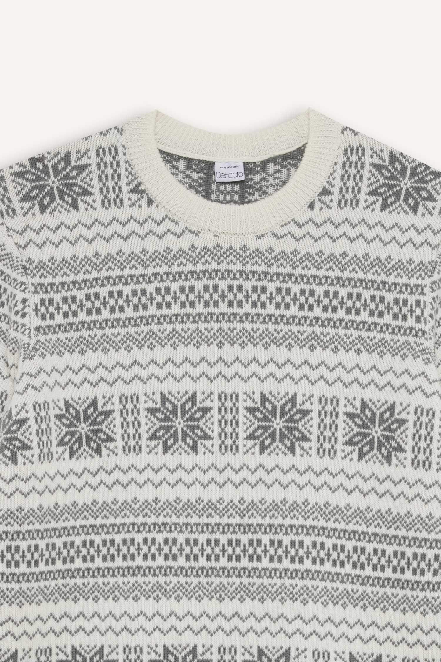 بلوفر تريكو قصة عادية برقبة مستديرة