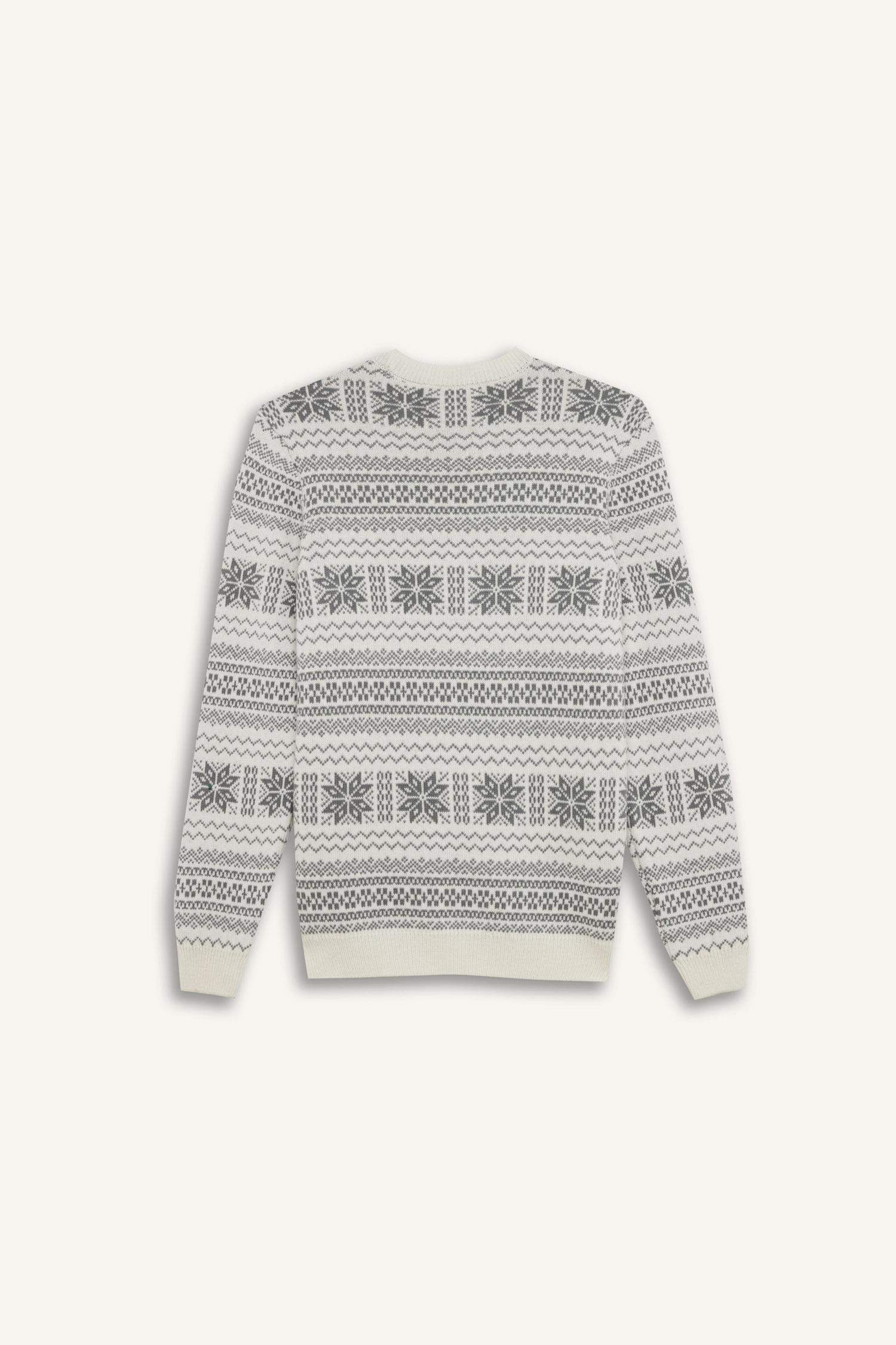 بلوفر تريكو قصة عادية برقبة مستديرة