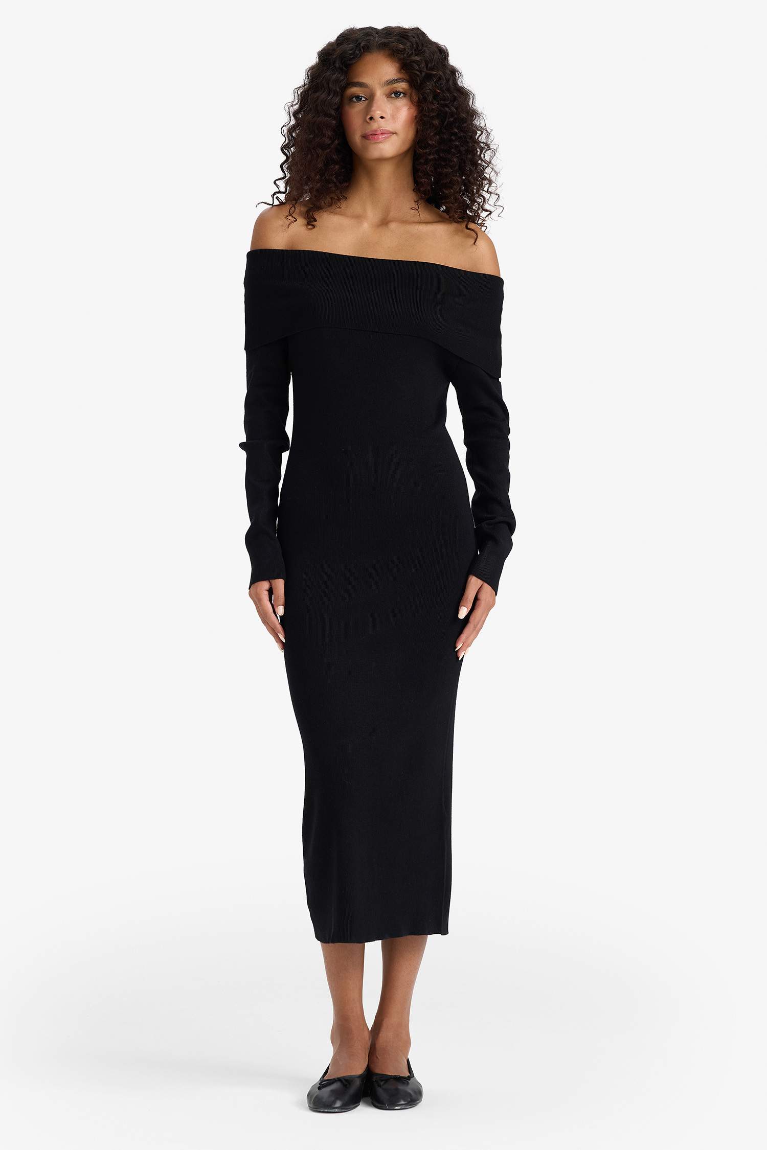 فستان ميدي مضلع سليم فيت بكتف مكشوف