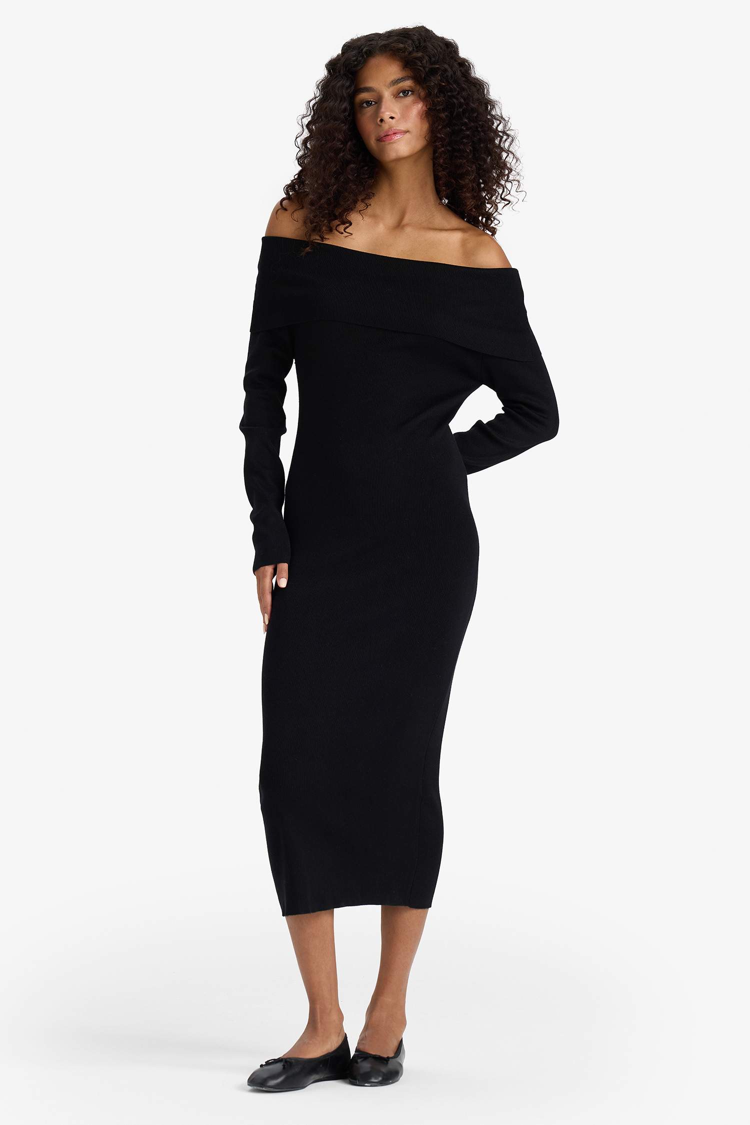 فستان ميدي مضلع سليم فيت بكتف مكشوف