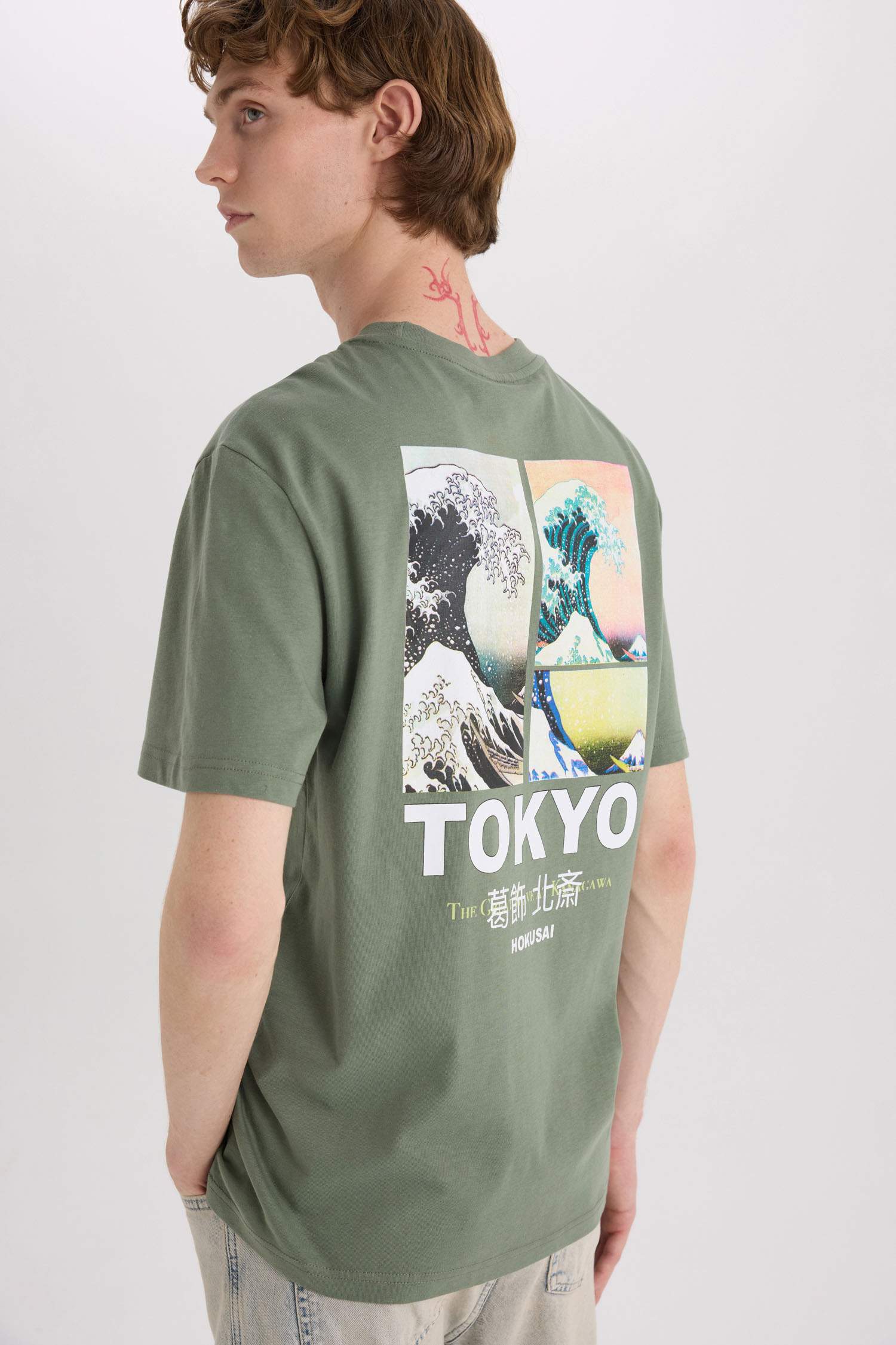 %100 Pamuk Art Hokusai Regular Fit Bisiklet Yaka Sırt Baskılı Kısa Kollu Tişört