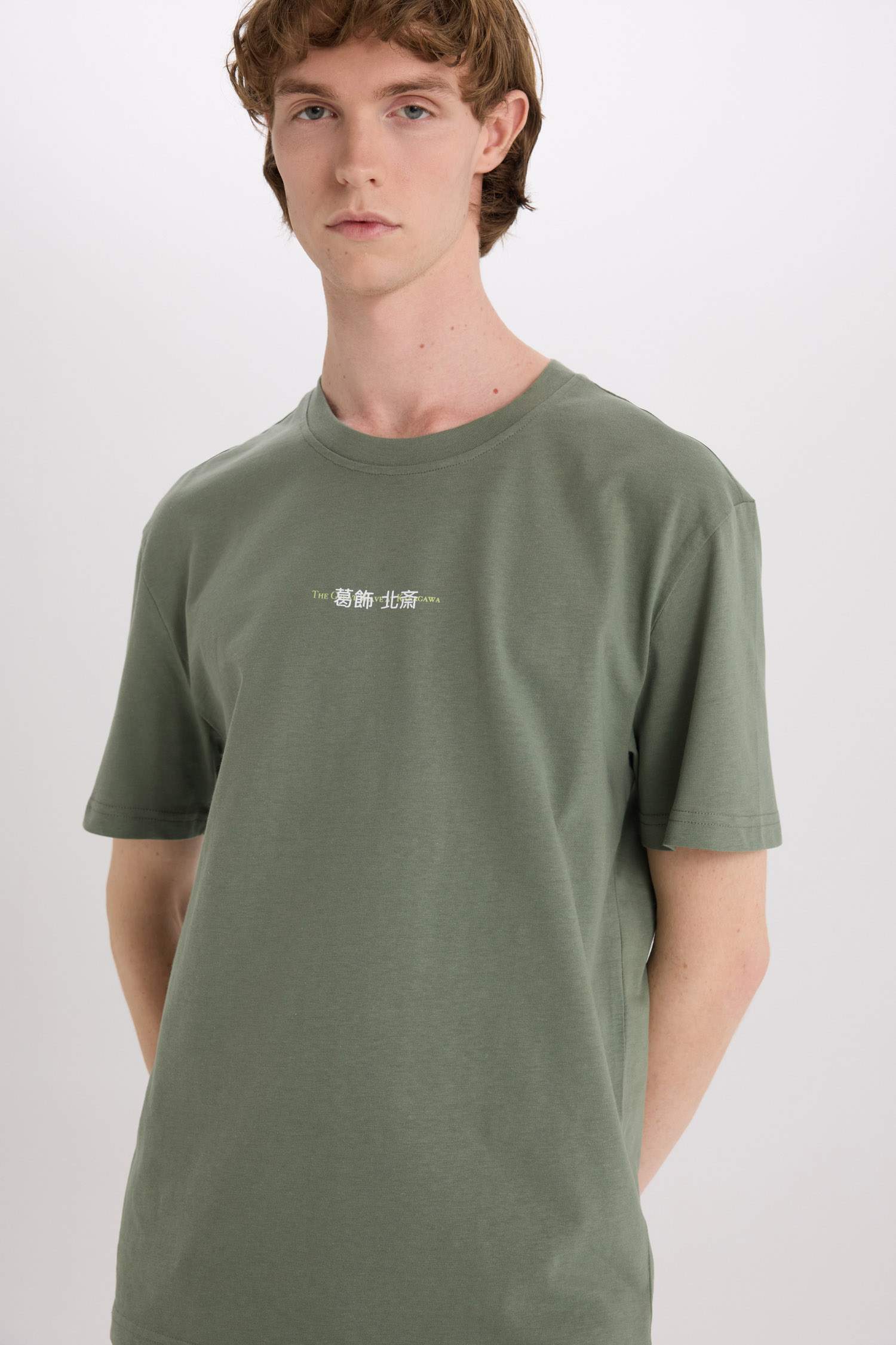 %100 Pamuk Art Hokusai Regular Fit Bisiklet Yaka Sırt Baskılı Kısa Kollu Tişört