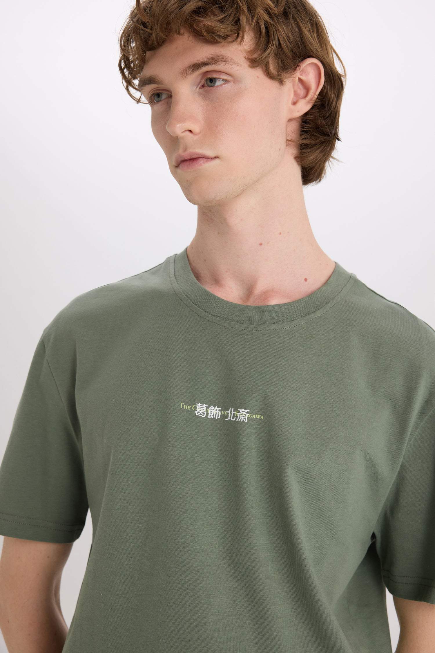 %100 Pamuk Art Hokusai Regular Fit Bisiklet Yaka Sırt Baskılı Kısa Kollu Tişört