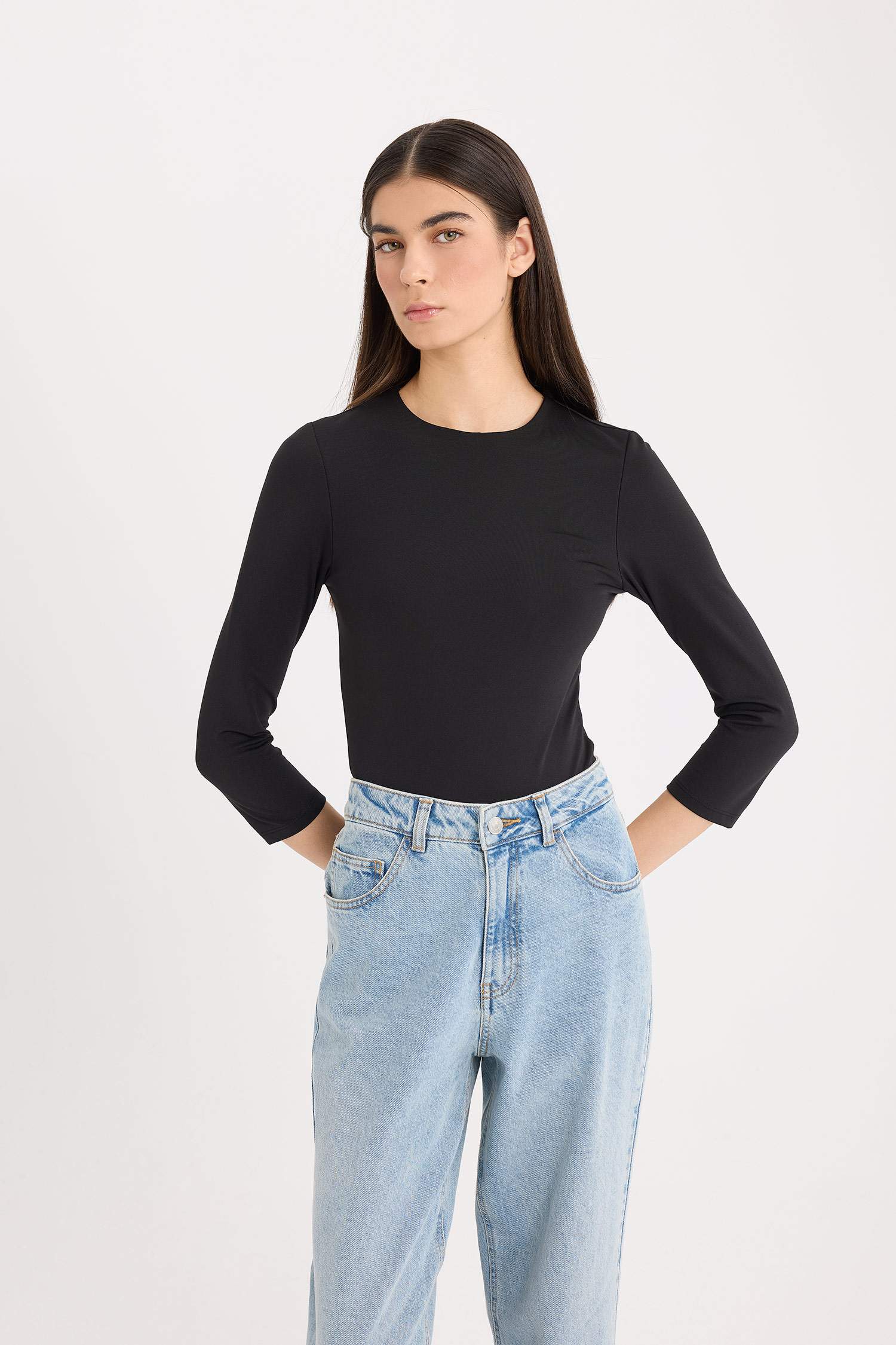 Body basique à manches mi-longues et col rond avec boutons-pression Coupe régulière