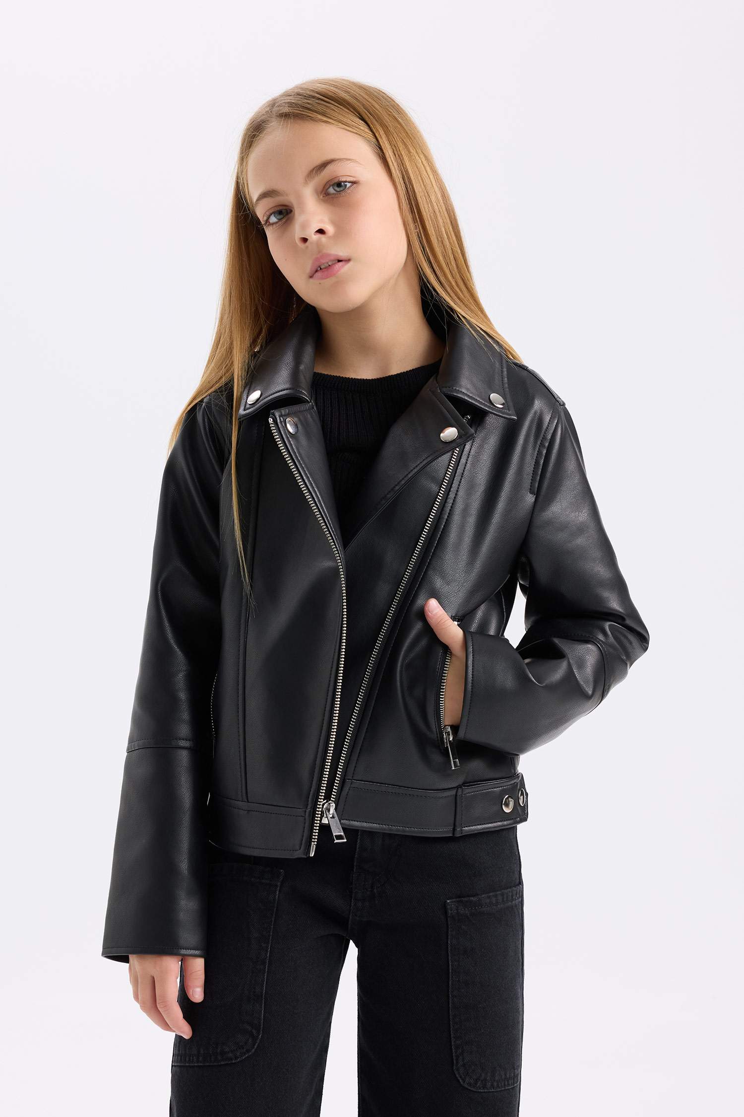 جاكيت بناتي جلد صناعي وتر بروف بجيب