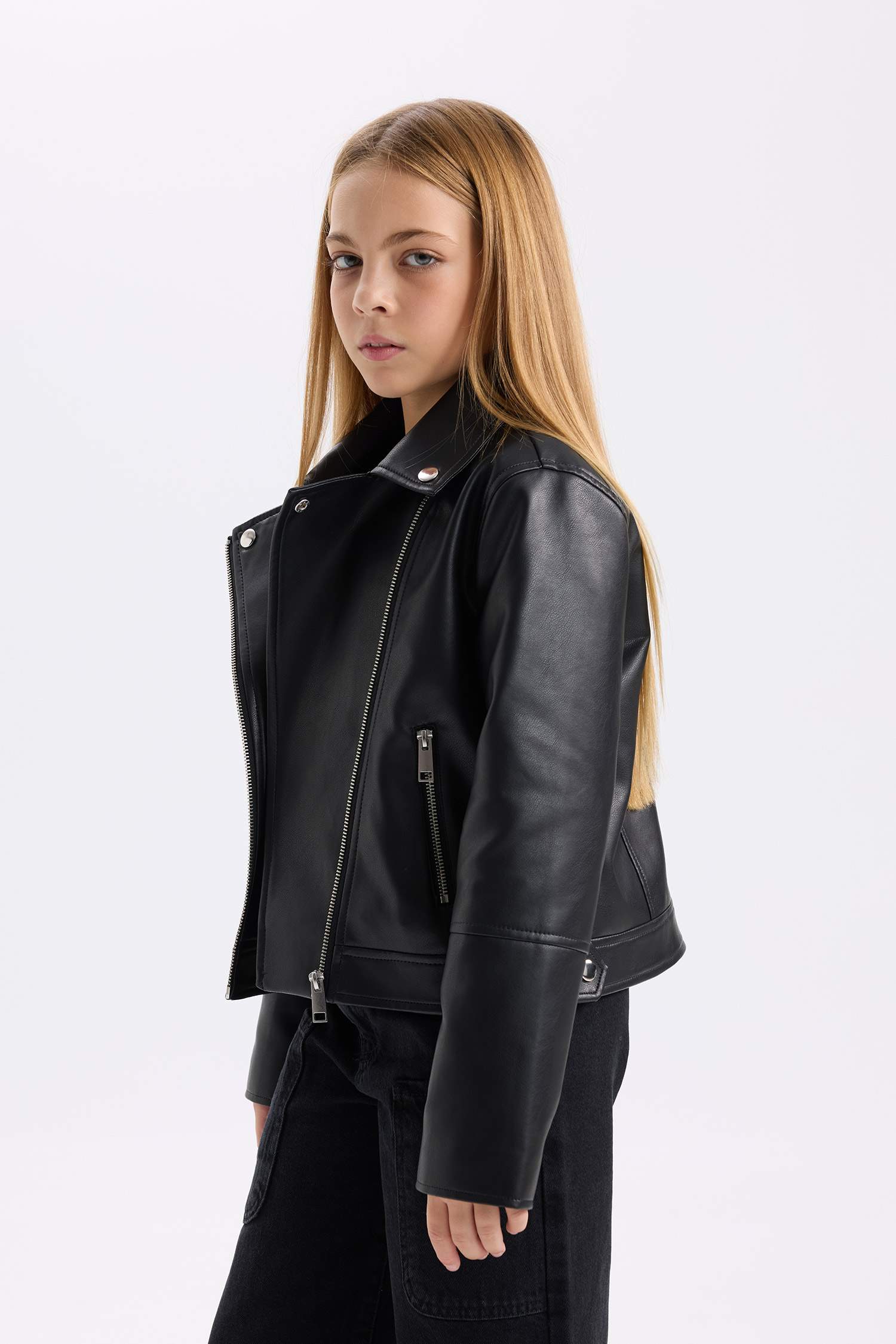 جاكيت بناتي جلد صناعي وتر بروف بجيب