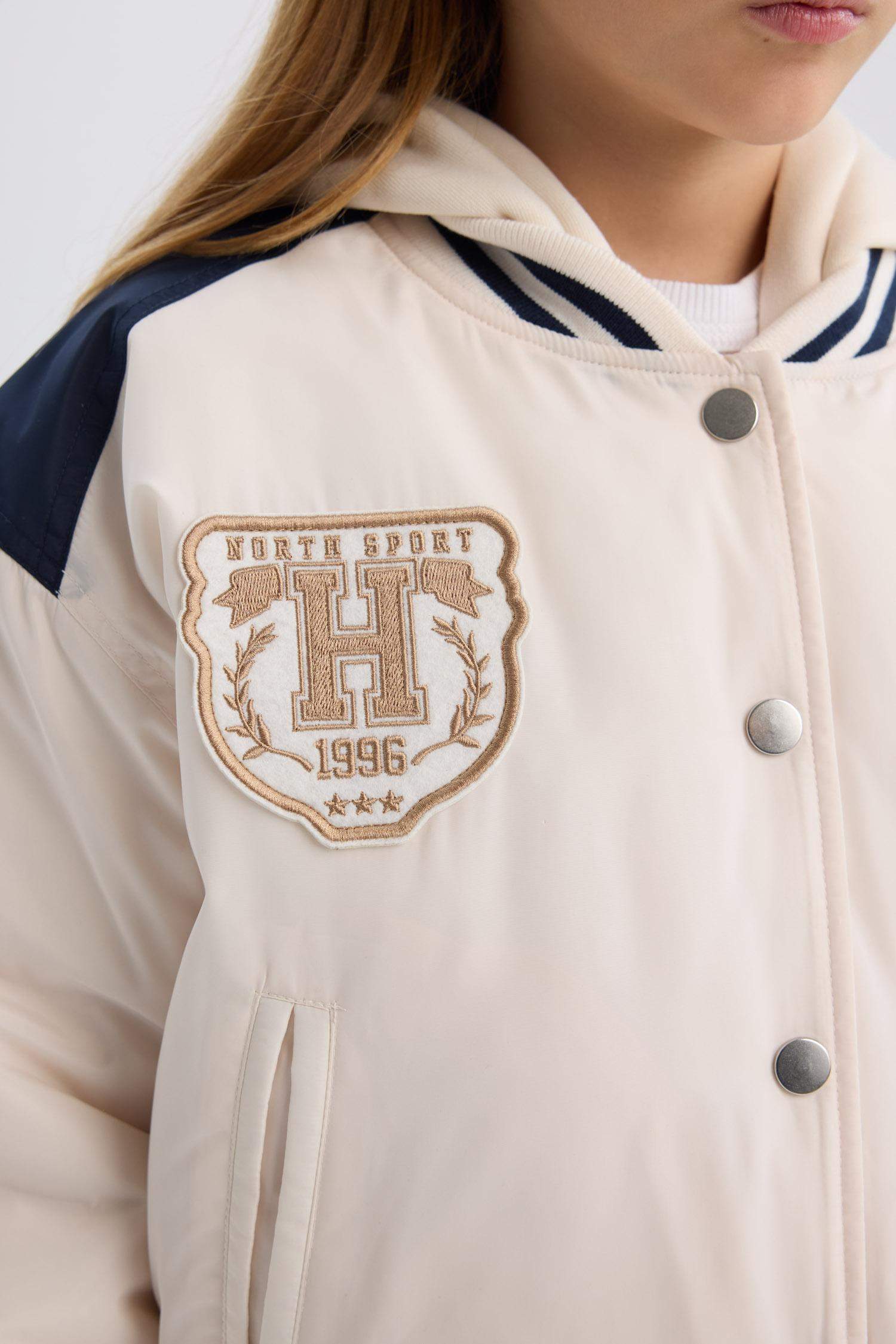 Kız Çocuk Su Geçirmez Şişme Bomber Mont Kapüşonlu Kolej Yaka Nakışlı Cepli