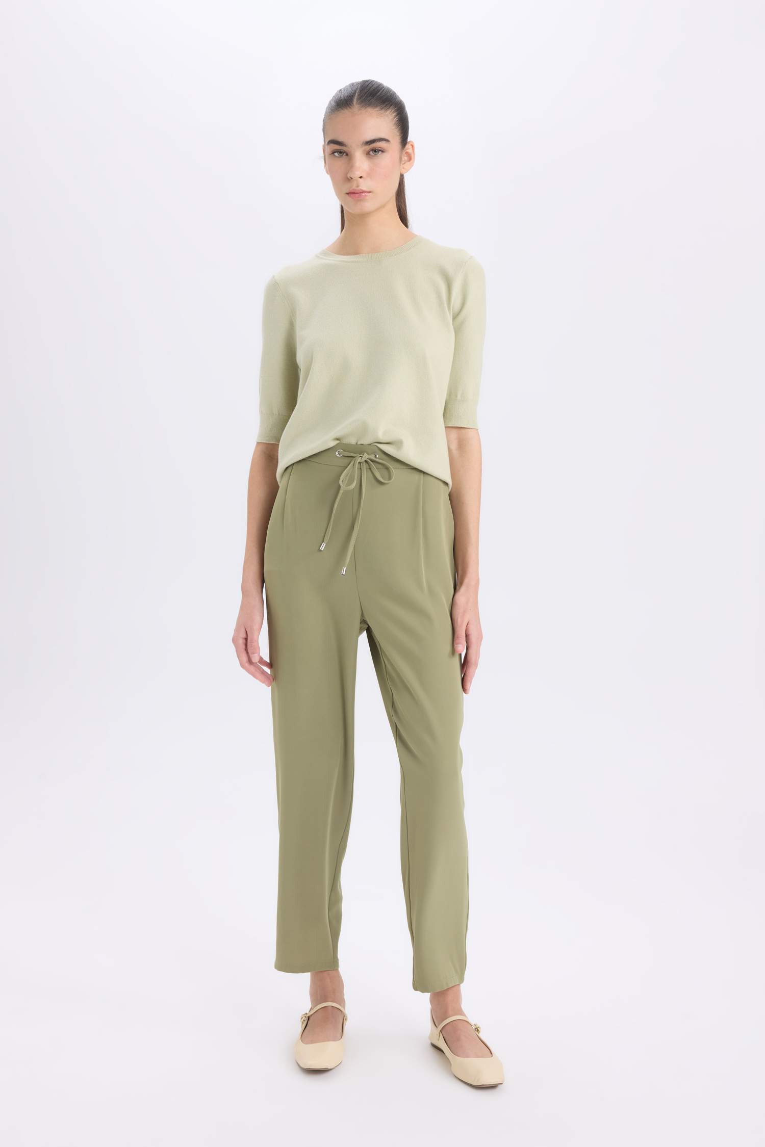 Брюки с кулиской и карманами, обычная талия, укороченные, кроя кюлот