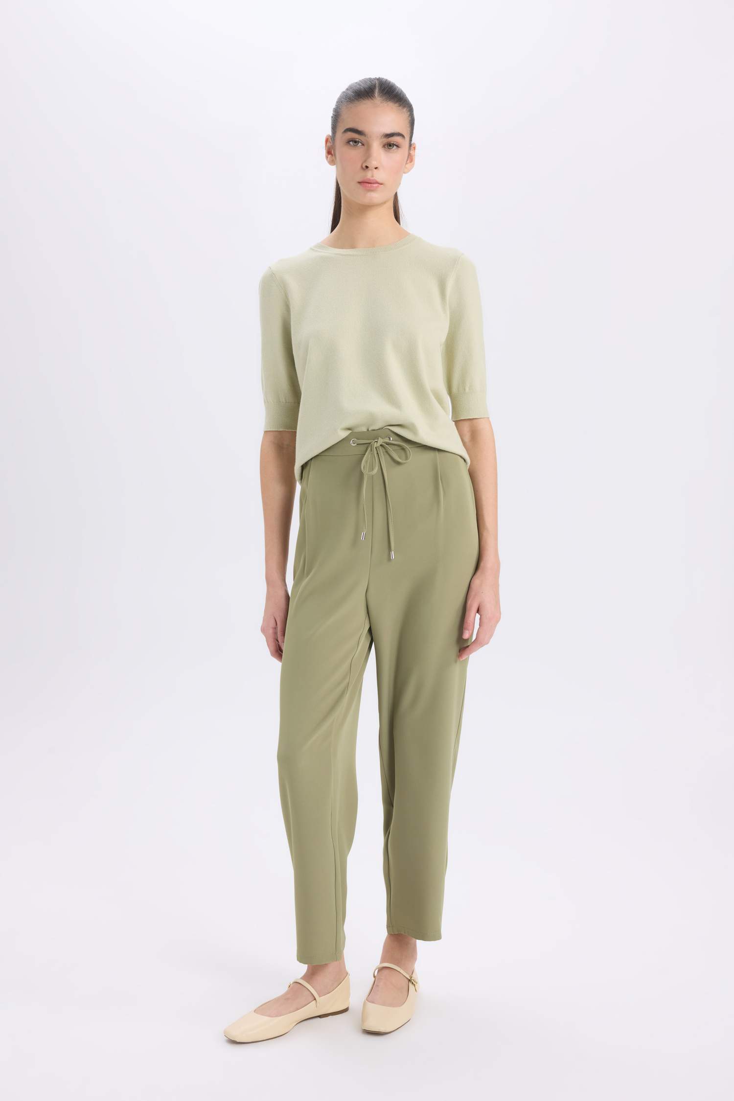 Брюки с кулиской и карманами, обычная талия, укороченные, кроя кюлот