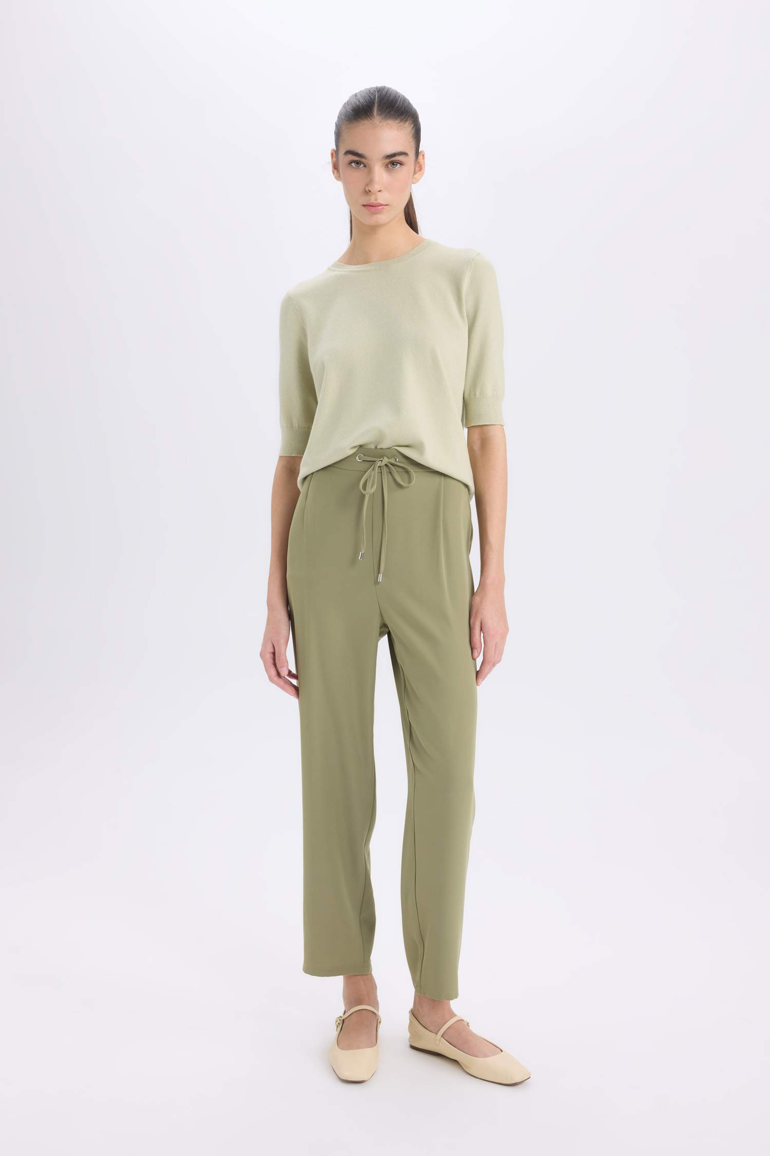 Брюки с кулиской и карманами, обычная талия, укороченные, кроя кюлот