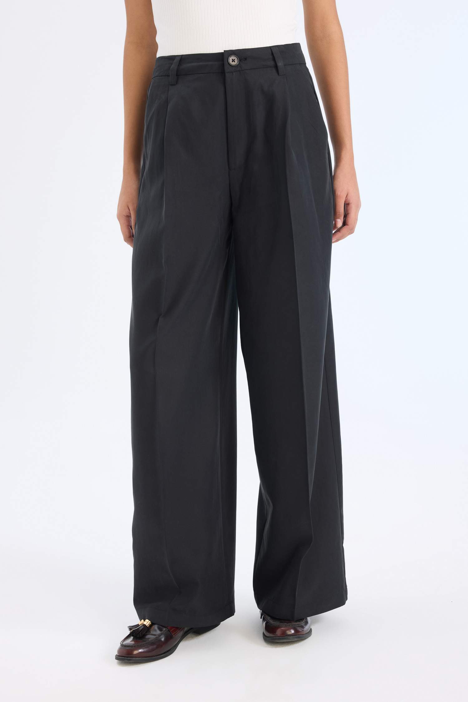 Широкие брюки с высокой талией и карманами из модала