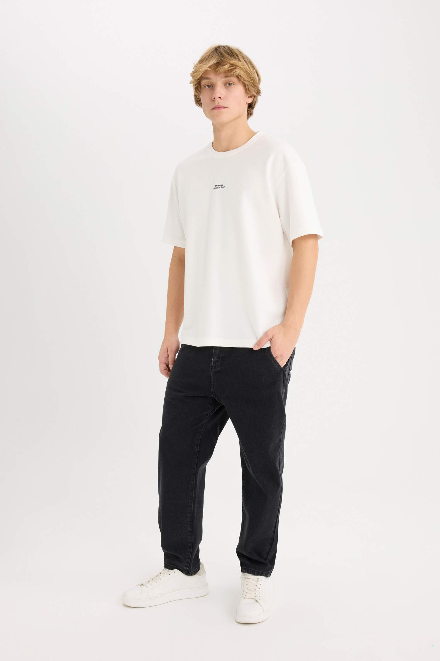 дөңгелек жаға минималл Қысқа жеңді футболка