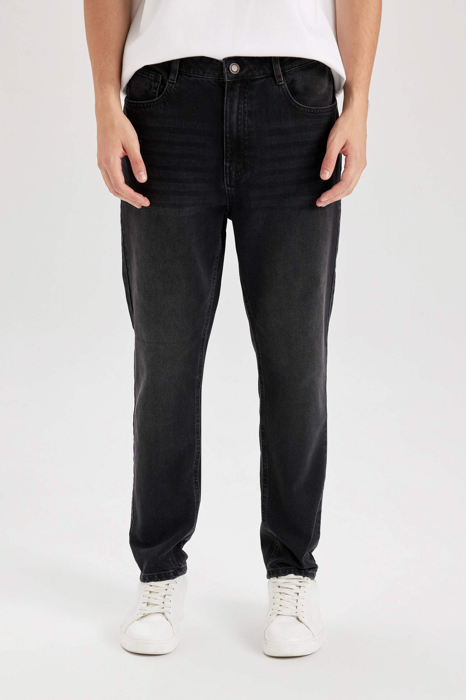 بنطلون جينز سليم فيت برجل ضيق