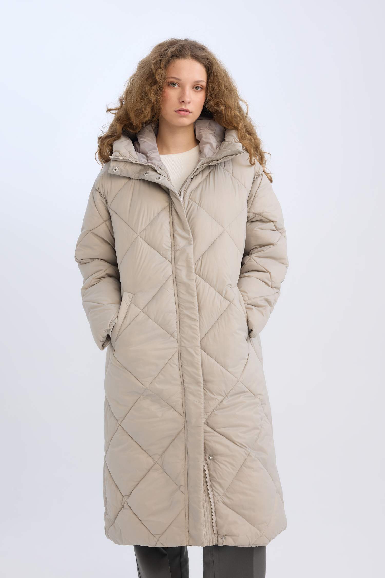 Regular Fit Kapüşonlu Uzun Parka Kapitoneli Fermuar Çıtçıtlı Cepli