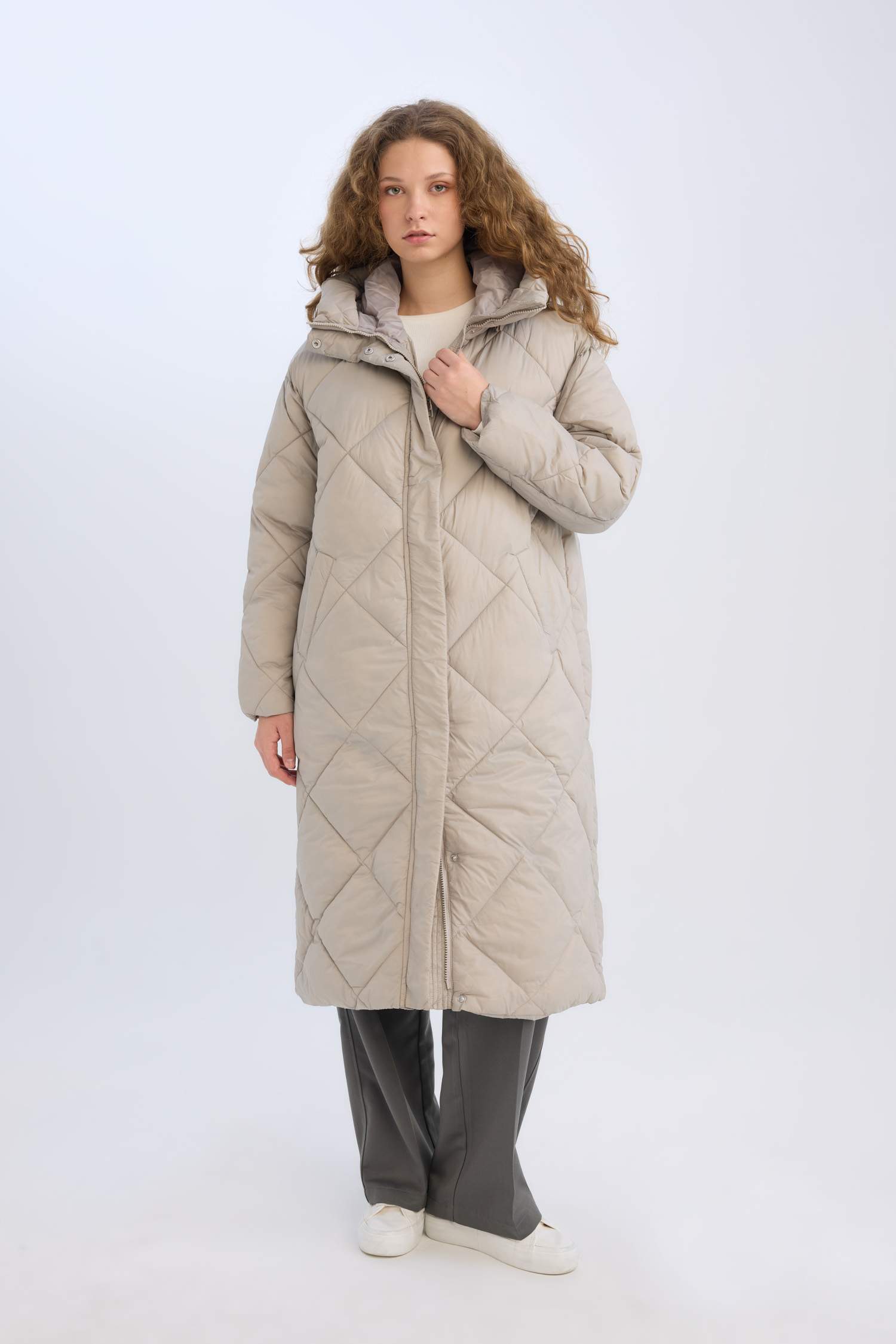 Regular Fit Kapüşonlu Uzun Parka Kapitoneli Fermuar Çıtçıtlı Cepli