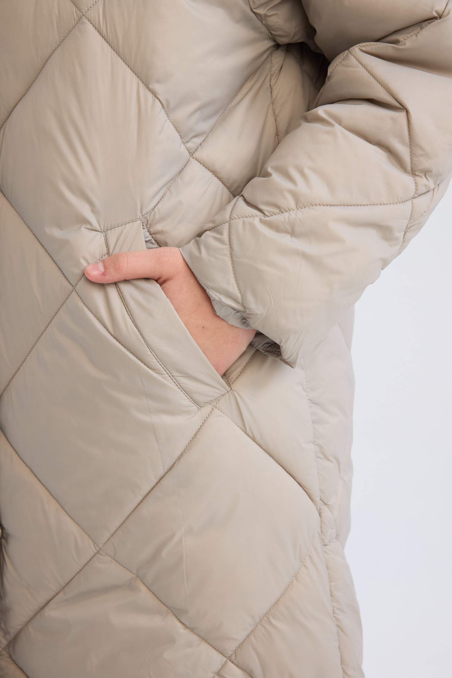 Regular Fit Kapüşonlu Uzun Parka Kapitoneli Fermuar Çıtçıtlı Cepli