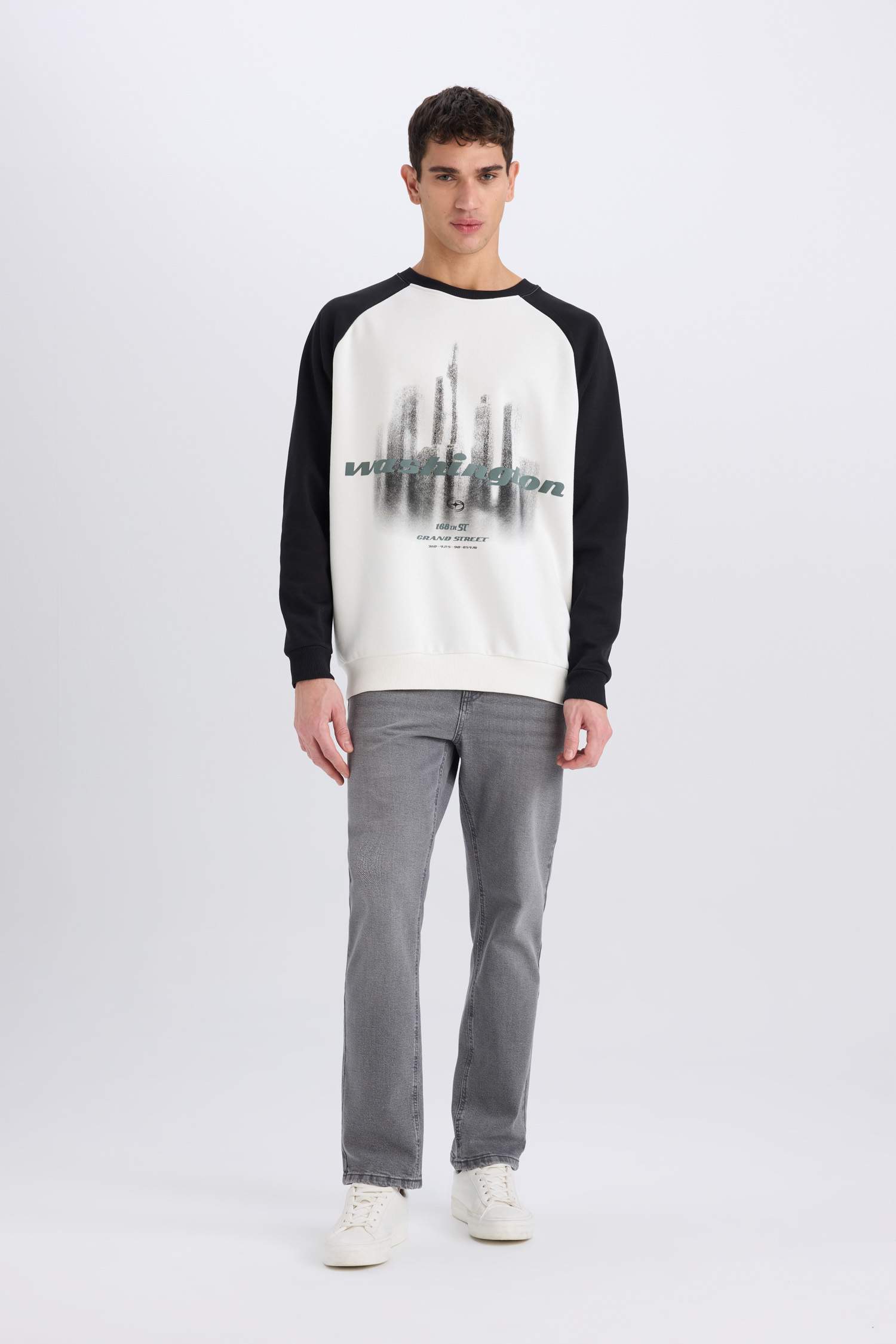 سويت شيرت اوفر سايز مطبوع بياخة مستديرة