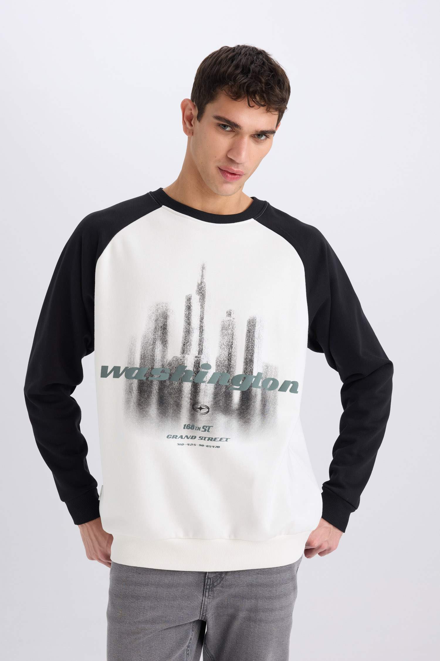 سويت شيرت اوفر سايز مطبوع بياخة مستديرة